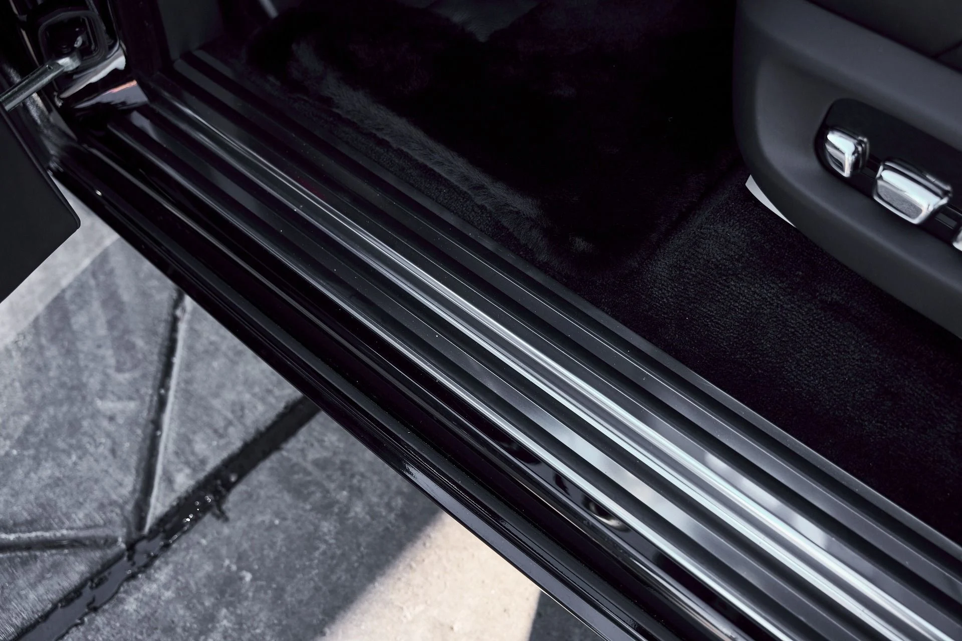 mph043_2750623207_Used_2024_Rolls_Royce_Phantom_Base_1770700101_b58ebeea45