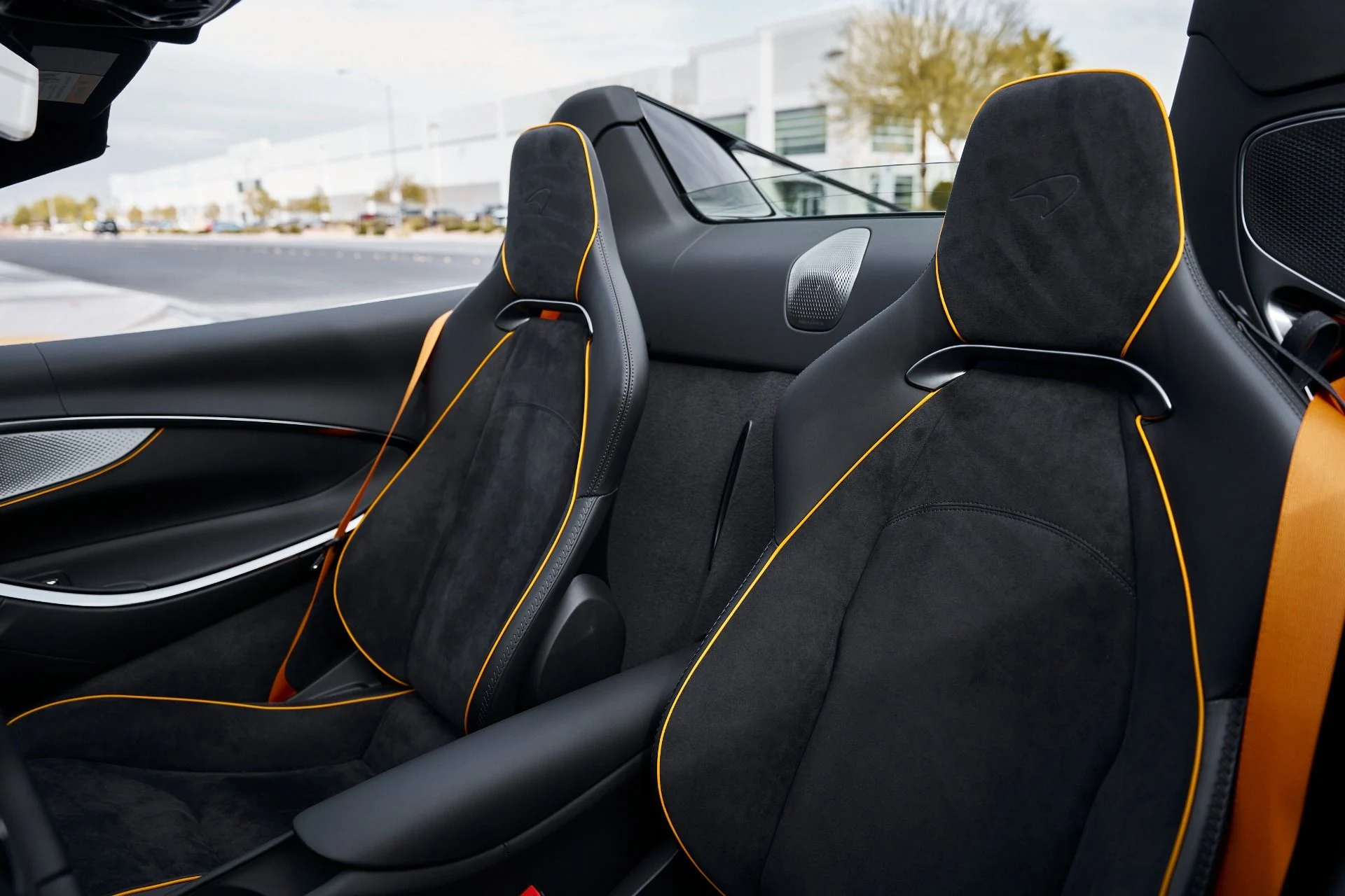 mph043_275522541_Used_2025_Mc_Laren_Artura_1769221531_910706694e