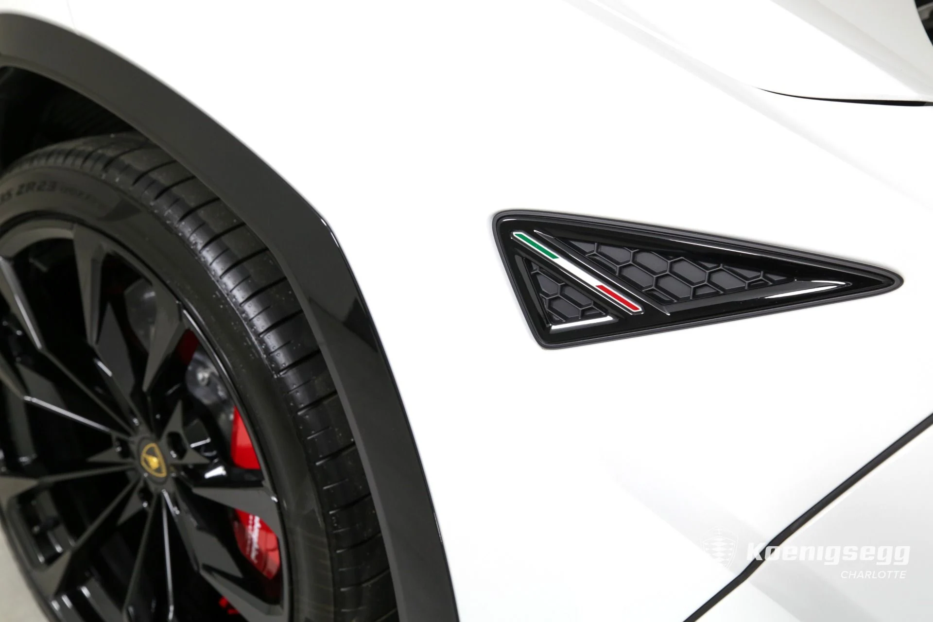 mph043_2762397507_Used_2023_LAMBORGHINI_URUS_S_PEARL_CAPSULE_1720196278_cf3c355aac