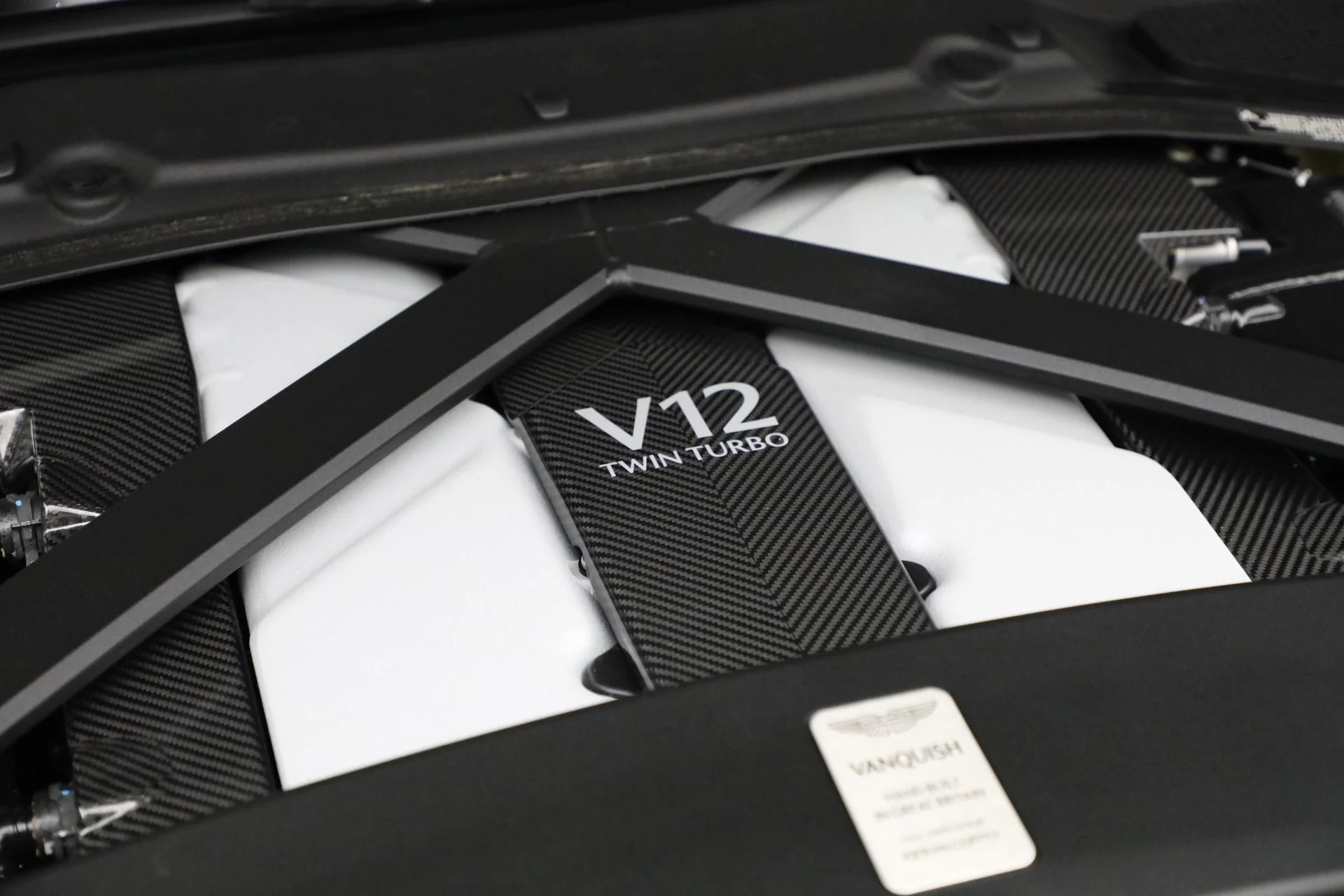 mph043_2767650398_New_2025_Aston_Martin_Vanquish_9b16f3d3d1