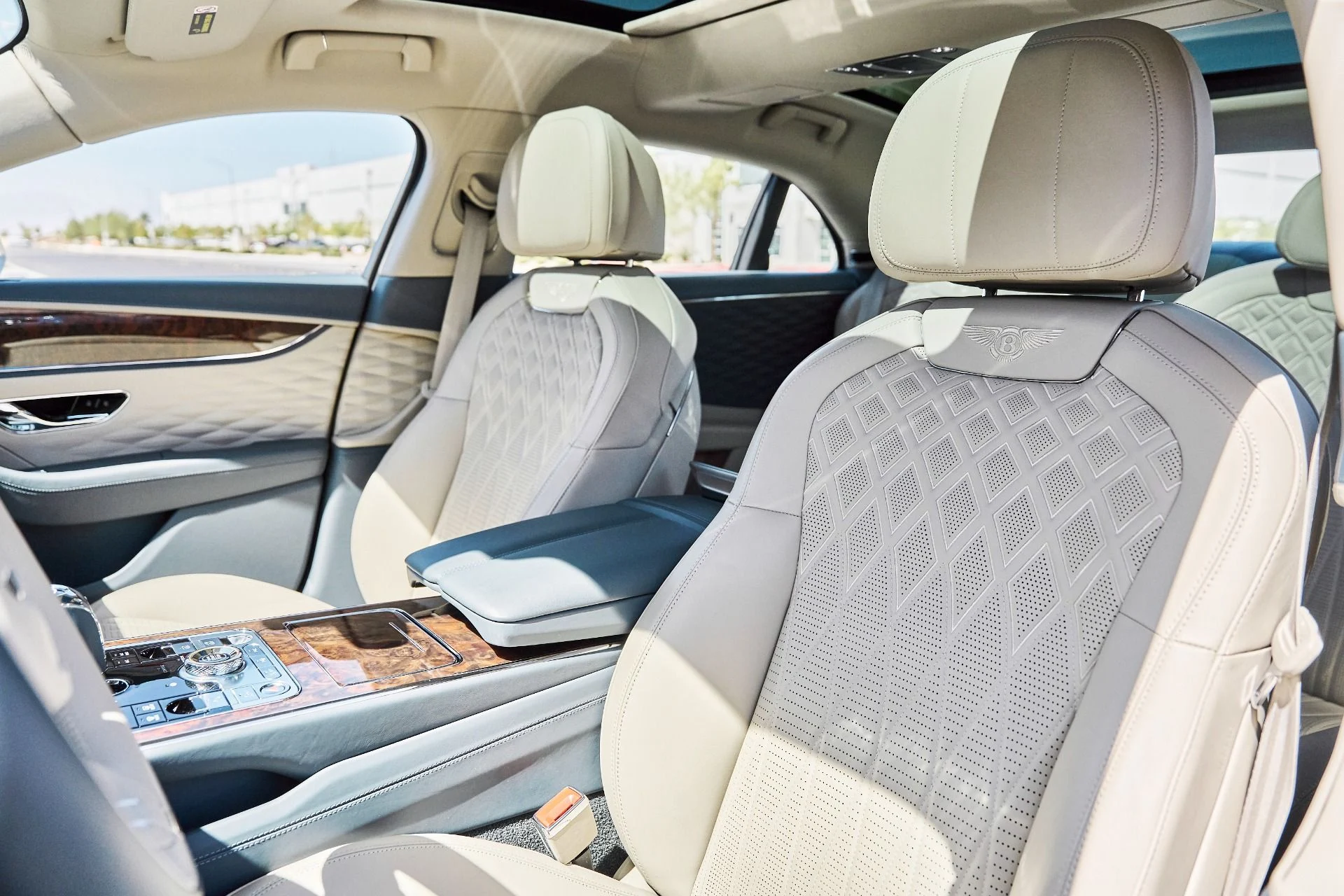 mph043_2795219013_Used_2022_Bentley_Flying_Spur_W12_1781229046_e0acf02cc8