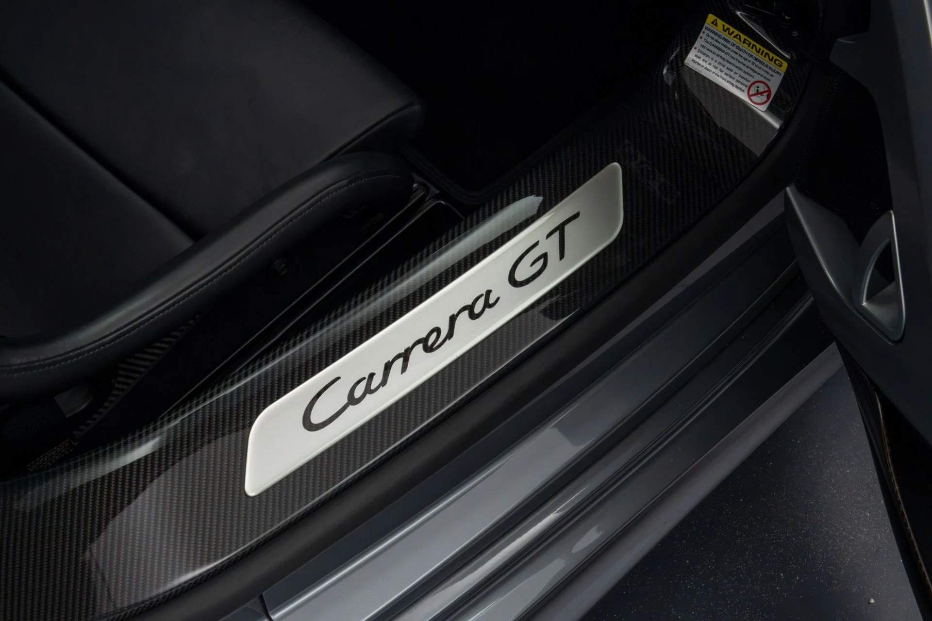 mph043_2799378883_Used_2004_Porsche_Carrera_GT_1793121952_53e0469270