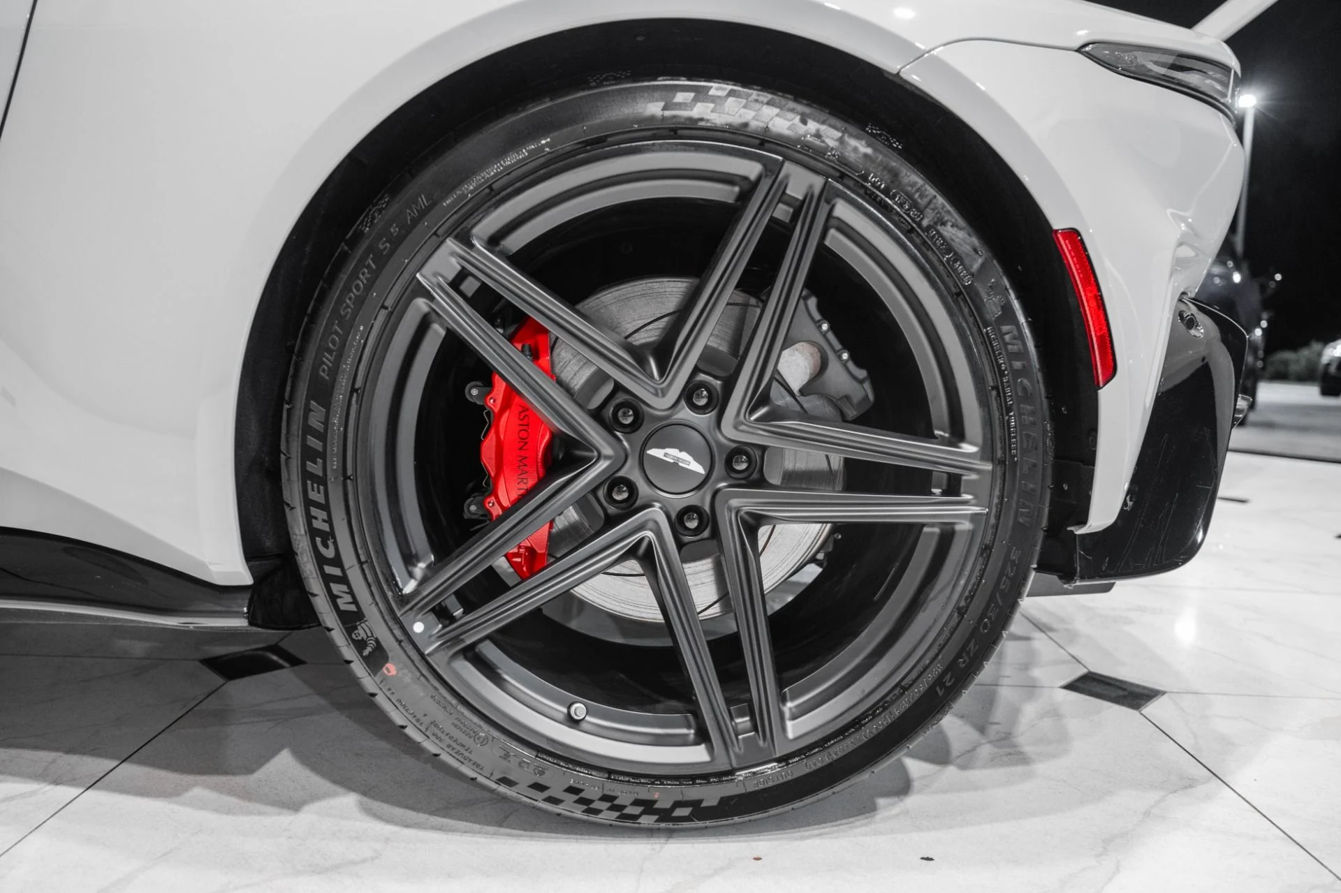 mph043_2802413783_New_2026_Aston_Martin_Vantage_S_Roadster_1786373251_1743b11301
