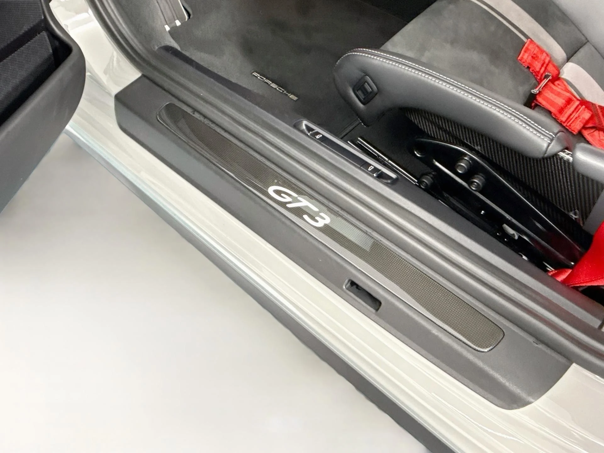 mph043_2812944047_Used_2018_Porsche_911_GT_3_1787596699_f8e15e4ced