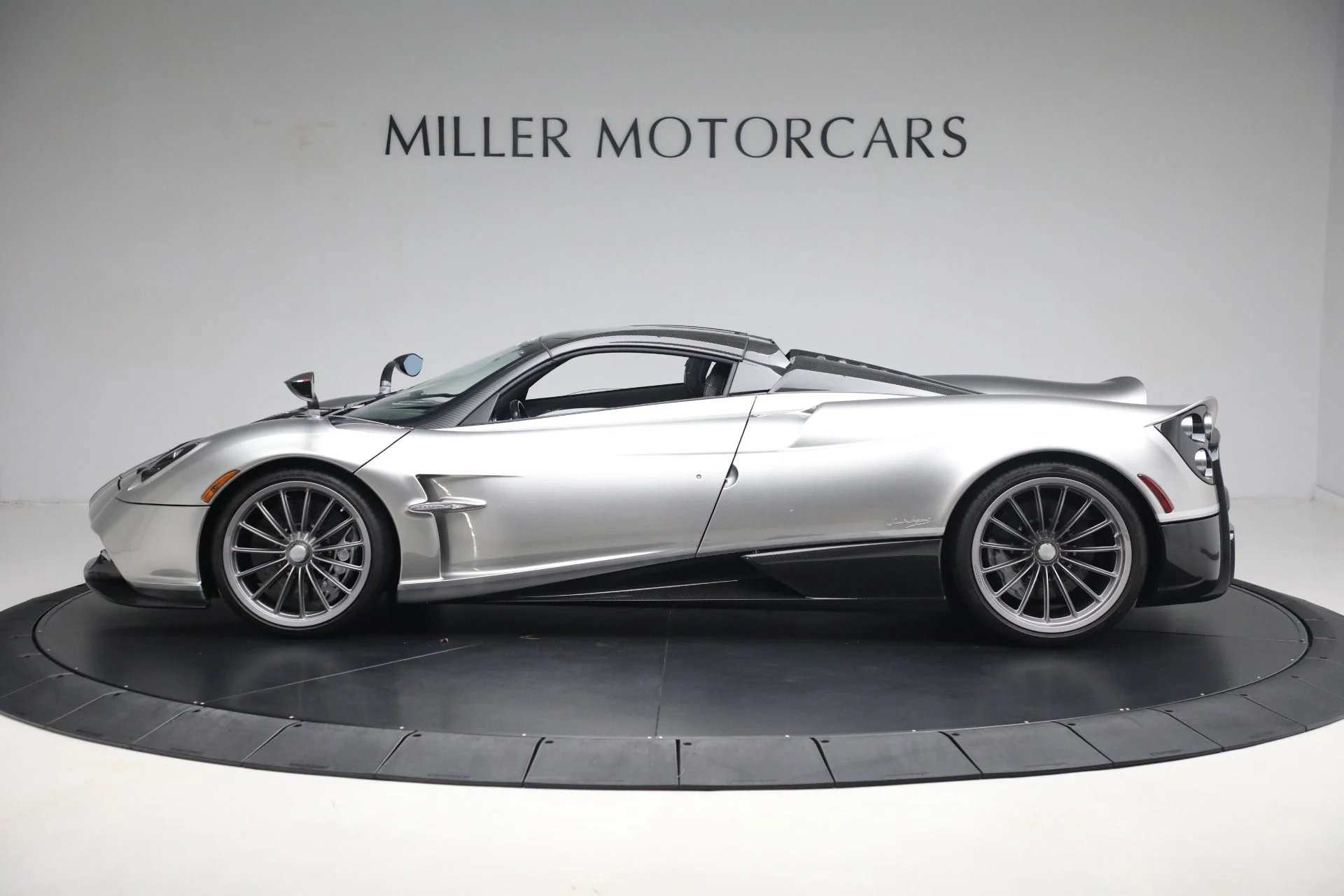 mph043_2827880181_Used_2017_Pagani_Huayra_Roadster_1769208327_c464f1d612