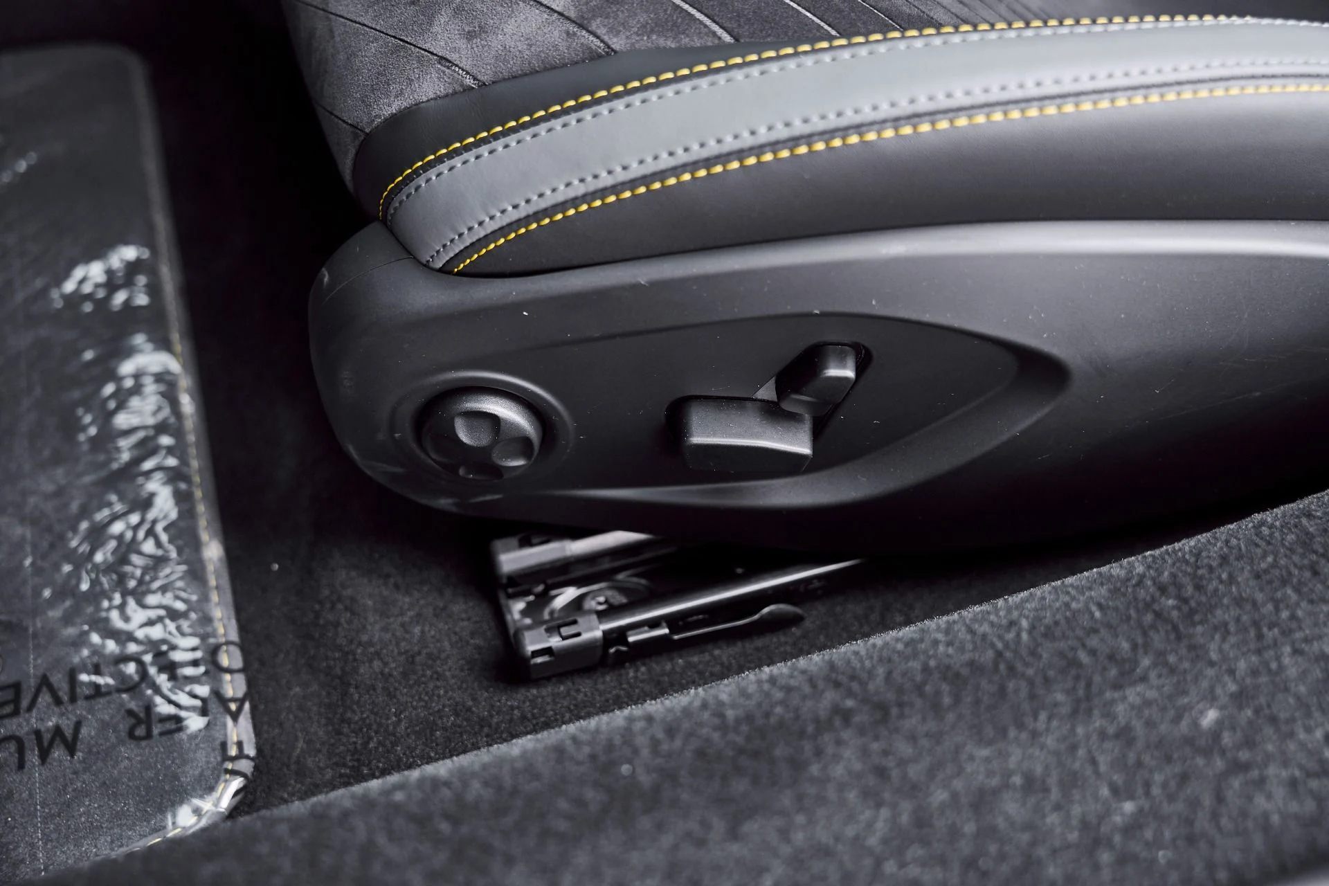 mph043_2831433229_Used_2024_Maserati_MC_20_Base_1772679301_5dd87183d9