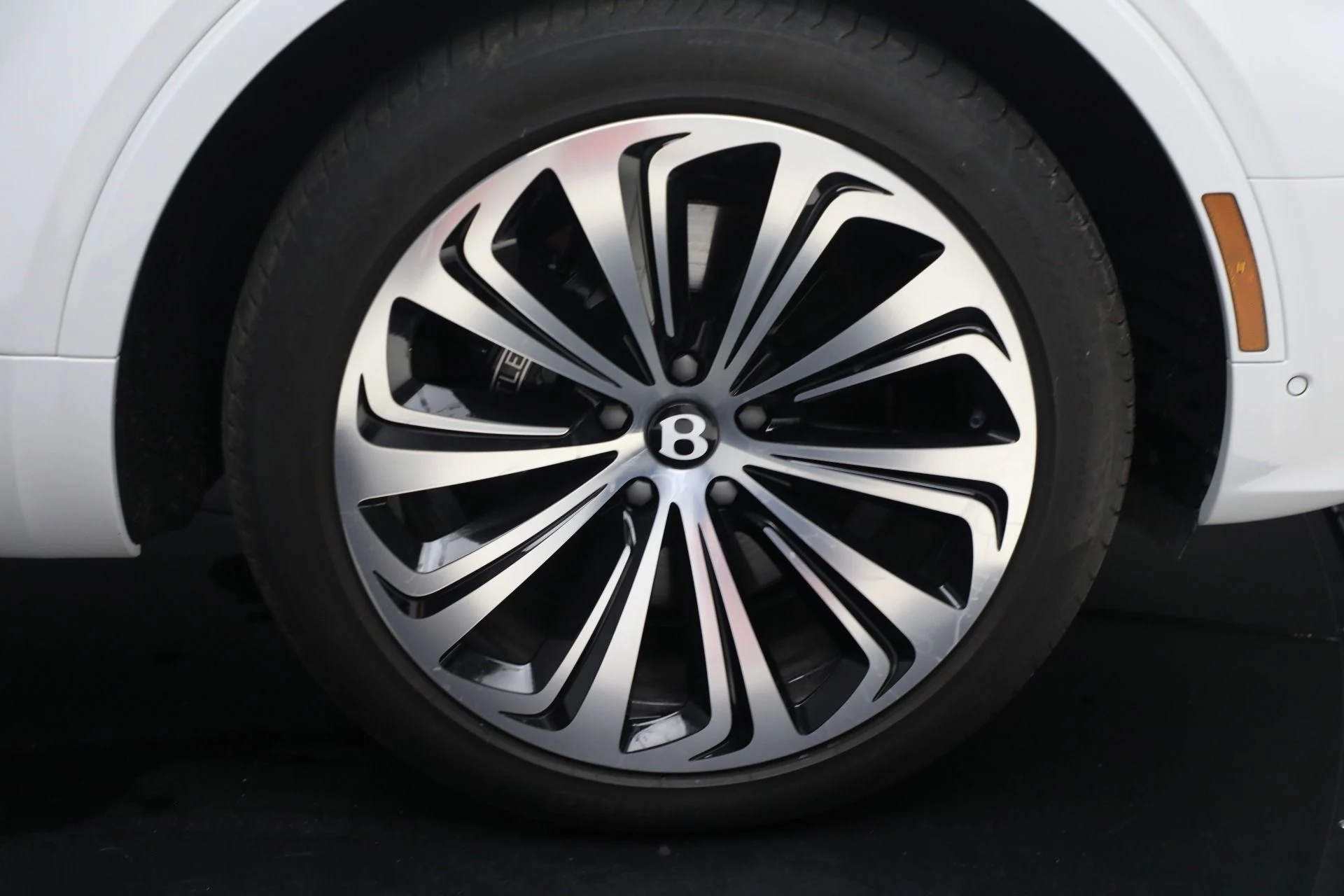 mph043_2848687561_Used_2023_Bentley_Bentayga_EWB_Azure_V8_cbaac0d12d