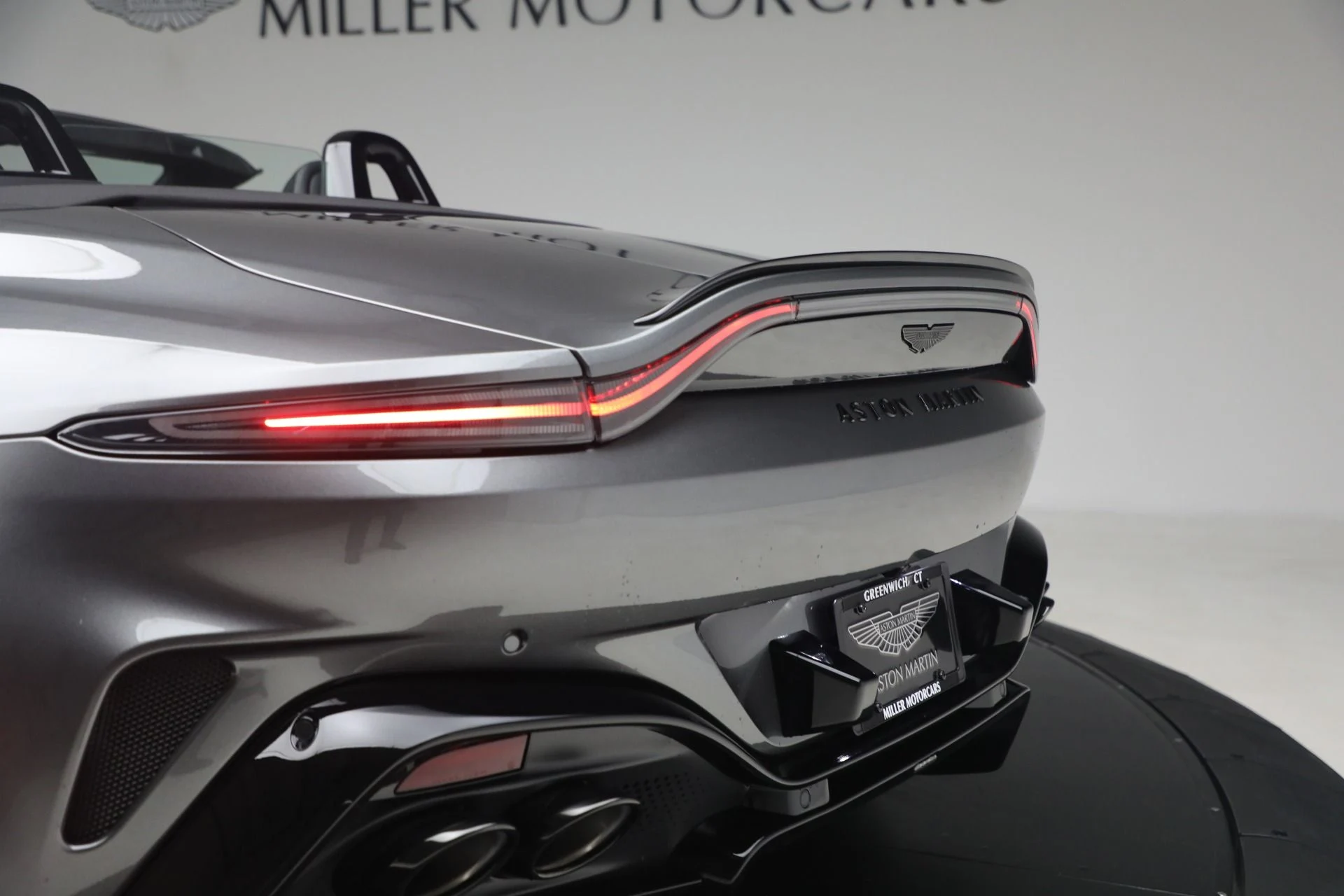 mph043_2850545529_New_2026_Aston_Martin_Vantage_S_Roadster_1776880029_7651e64287