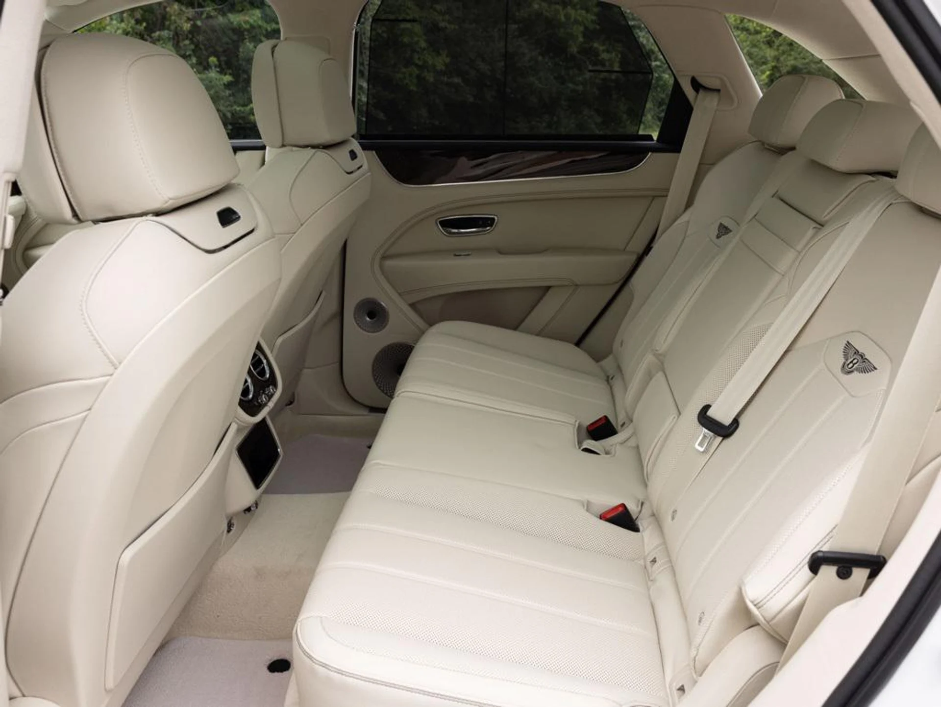 mph043_2855528245_444557824_688defacb8367c48735ada14_73f4ed00a1