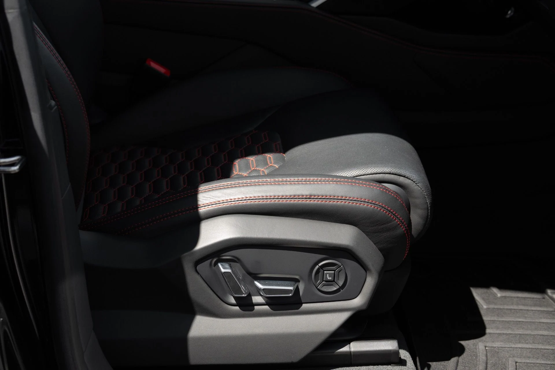 mph043_286546301_Used_2020_Lamborghini_Urus_1758836559_b89945c421