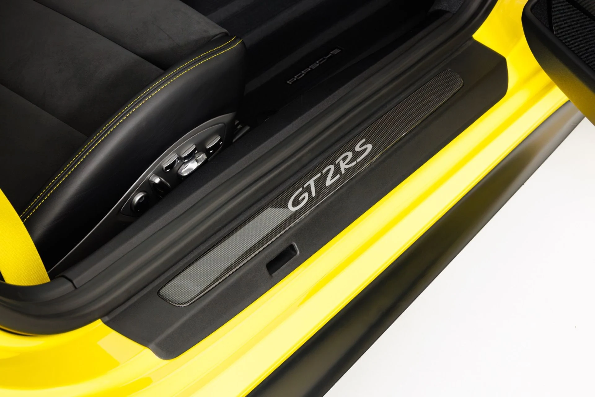 mph043_2874151162_Used_2018_Porsche_911_GT_2_RS_1787778686_1d90b75dc5