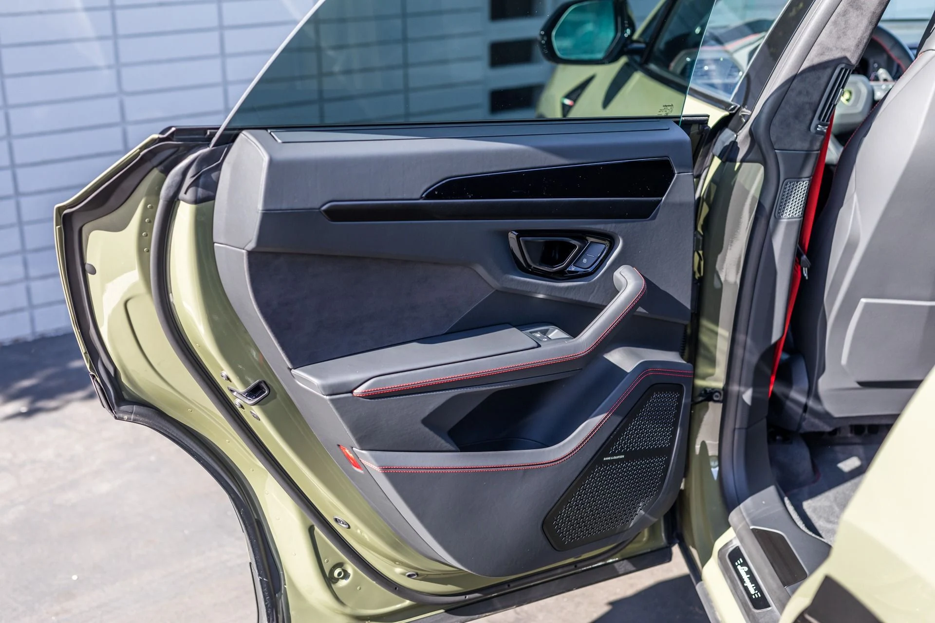 mph043_2877062981_Used_2023_Lamborghini_Urus_S_1764103574_c9d48dfb68