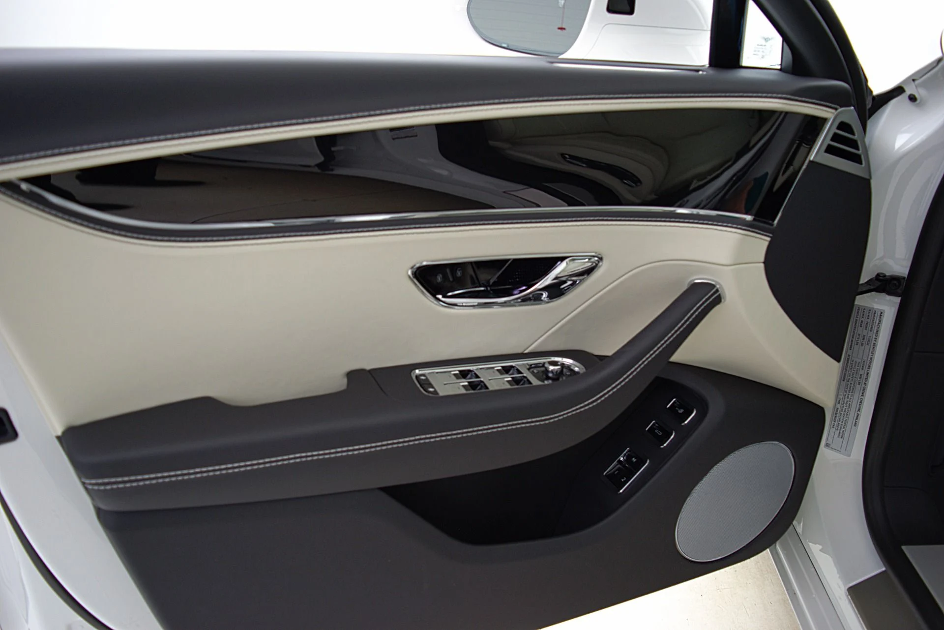 mph043_2880765877_Used_2023_Bentley_Flying_Spur_Hybrid_V6_LEASE_OPTIONS_AVAILABLE_213ccfd4cc