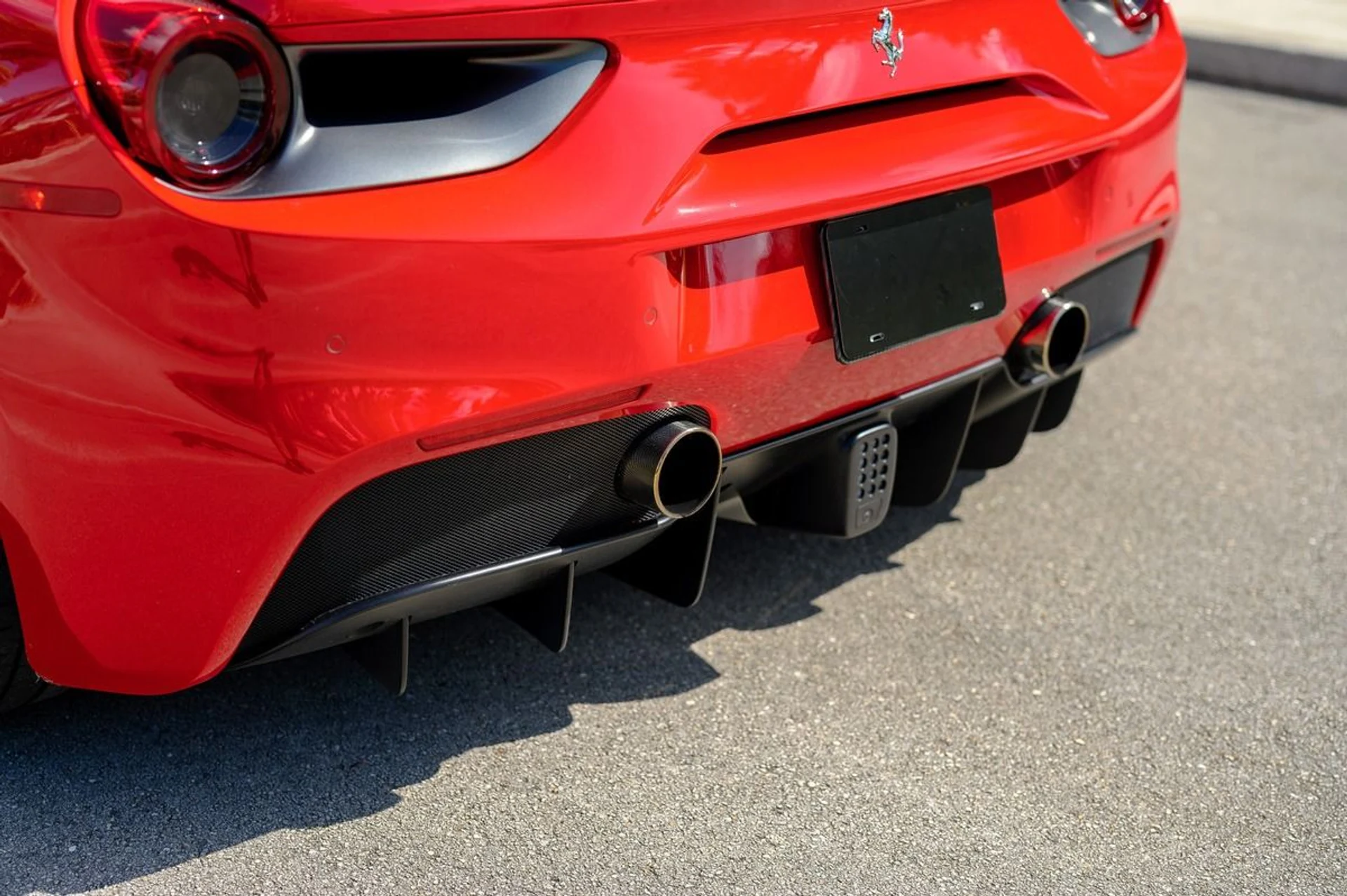 mph043_2890401527_Used_2017_Ferrari_488_GTB_1753314367_0dd22bea52