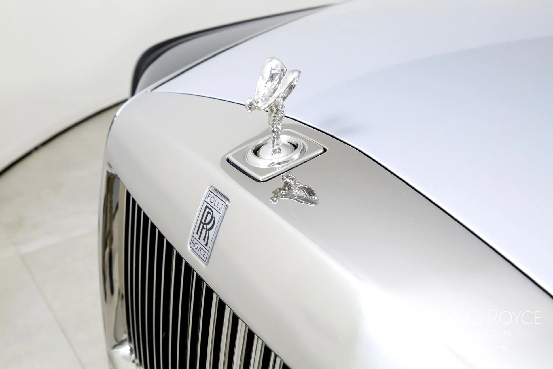 mph043_2901237380_Used_2018_Rolls_Royce_Phantom_1754410279_0a8788bf09