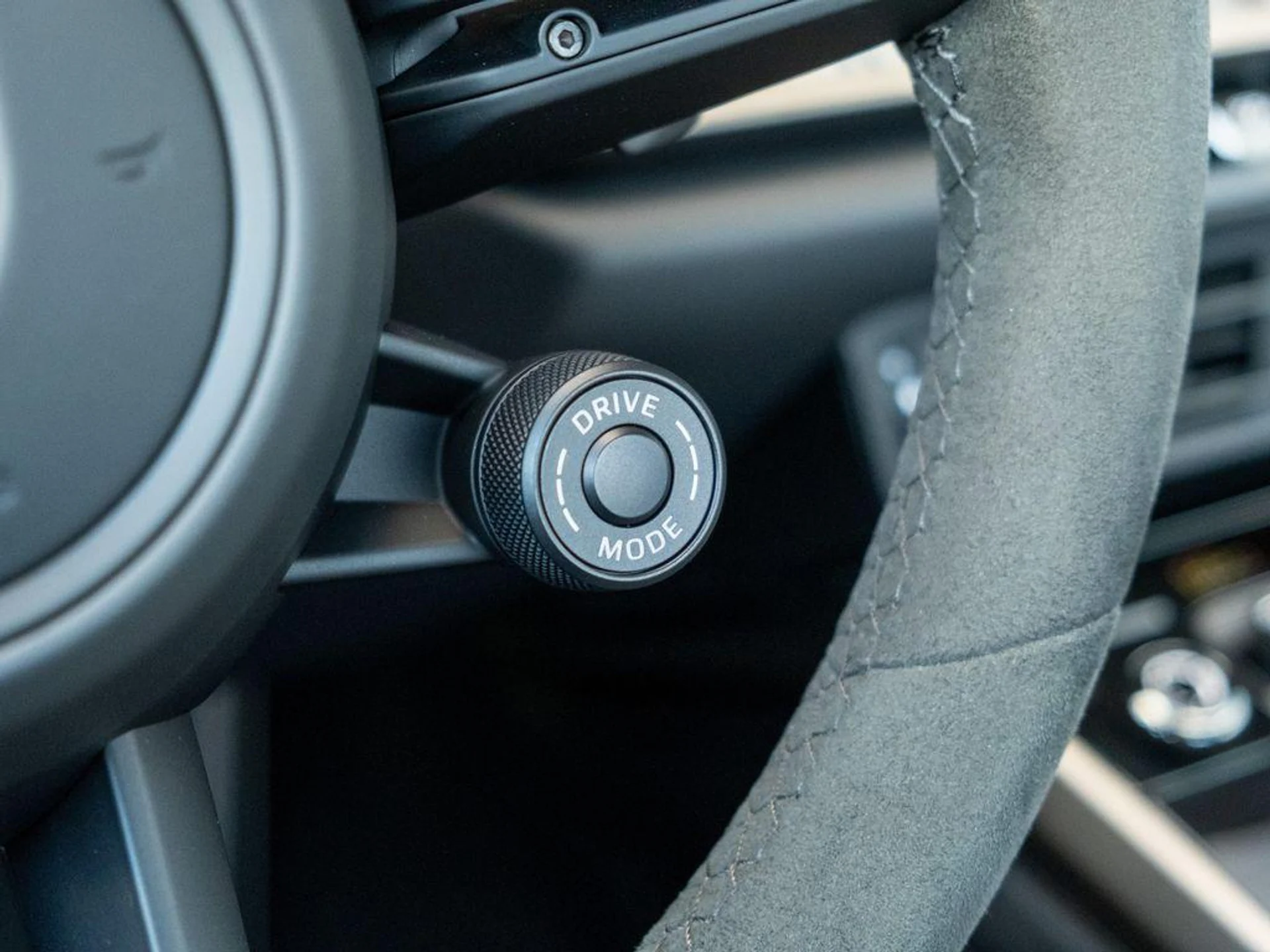 mph043_2908731711_t_QT_G_Th_Gfx_BZ_Db_V3_YOECZO_4_P4_84f8a550de