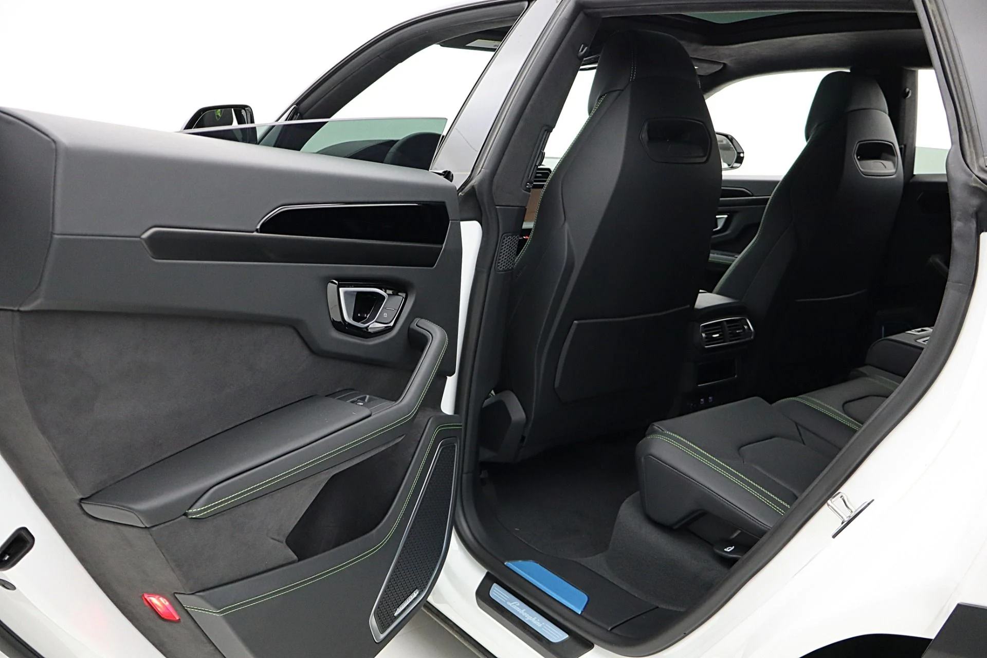 mph043_2913628745_New_2026_Lamborghini_Urus_SE_31ca78abb9
