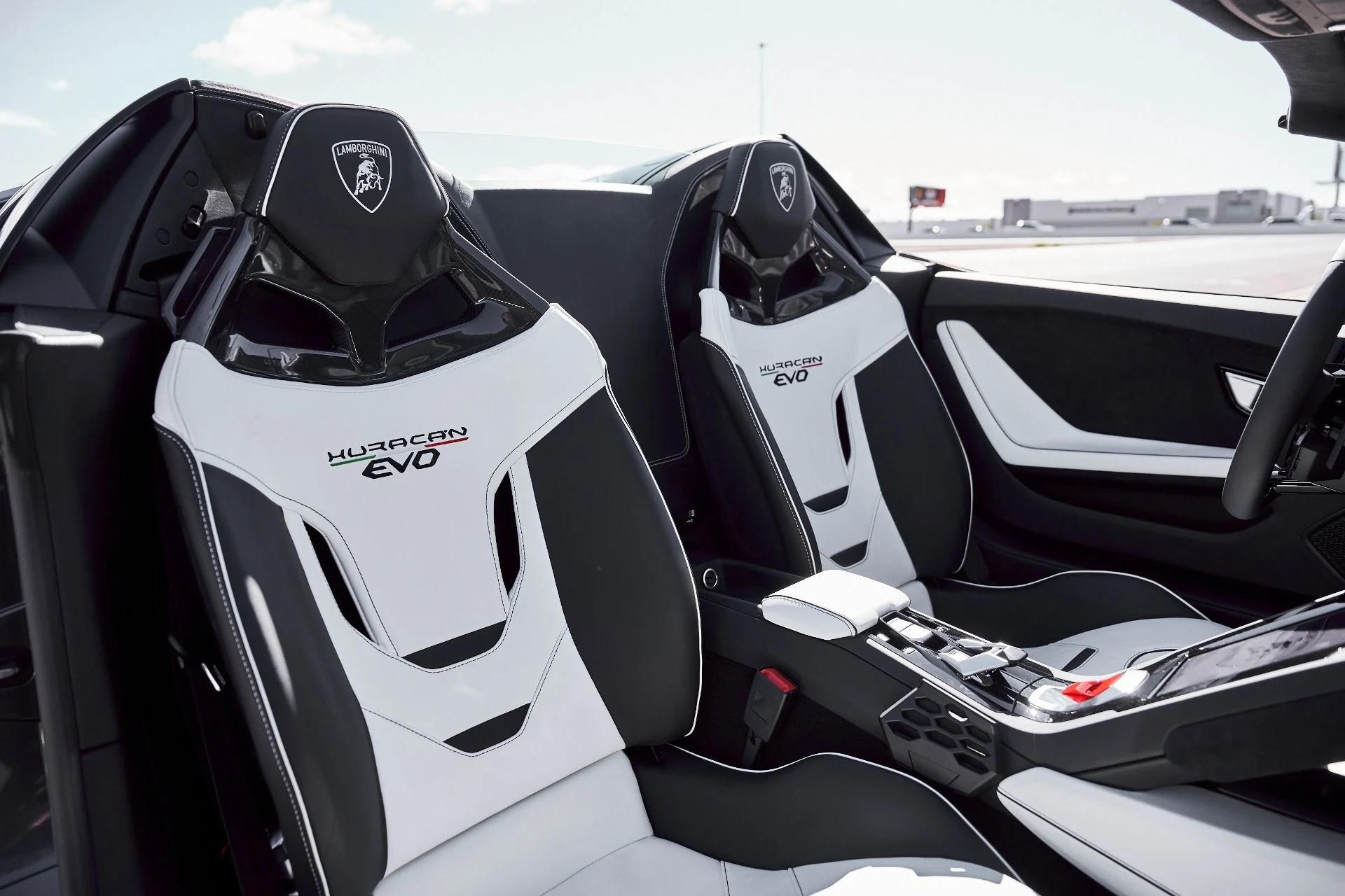 mph043_2916563120_Used_2024_Lamborghini_Huracan_EVO_Base_1771467063_1900a18ff6