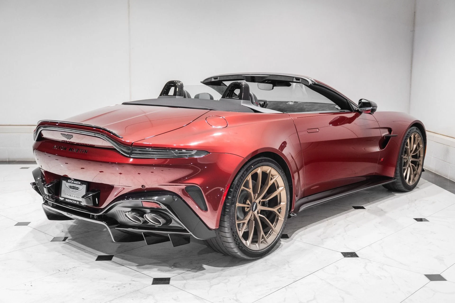 mph043_2922370689_New_2026_Aston_Martin_Vantage_S_Roadster_1784733251_181b3e6001