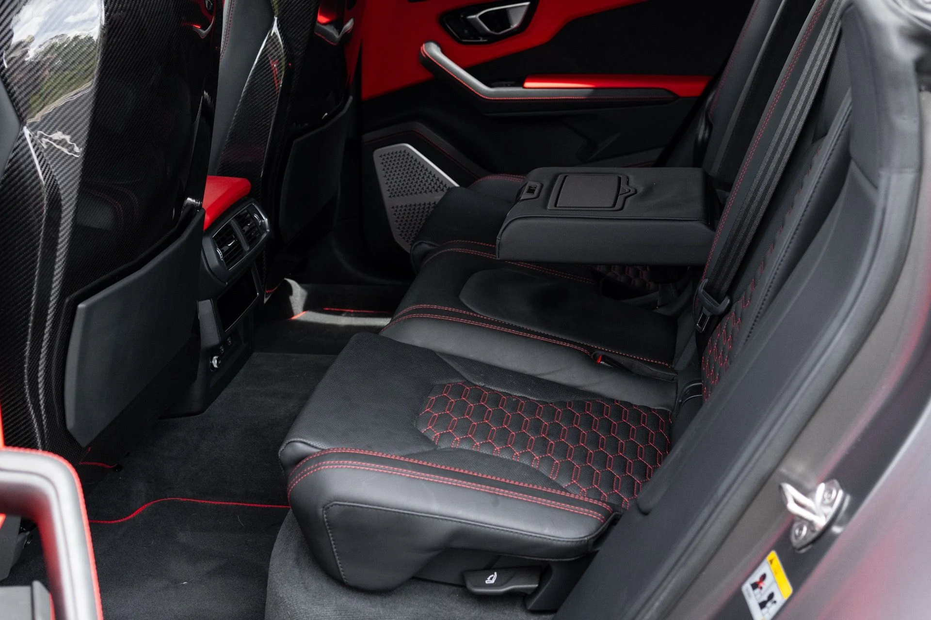 mph043_2929737589_Used_2022_Lamborghini_Urus_1773951394_243516423b