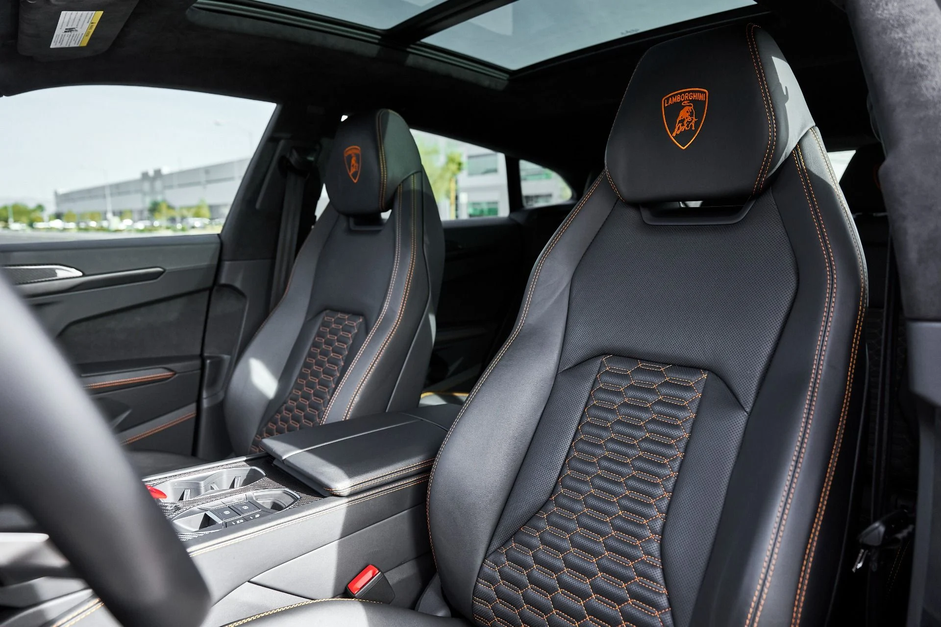 mph043_2934784973_Used_2022_Lamborghini_Urus_1766457419_9551f2d8ca