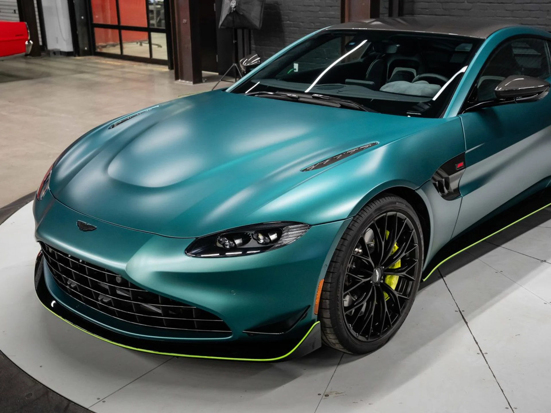 mph043_2940796953_aston_martin_vantage_2023_b0f48ee991