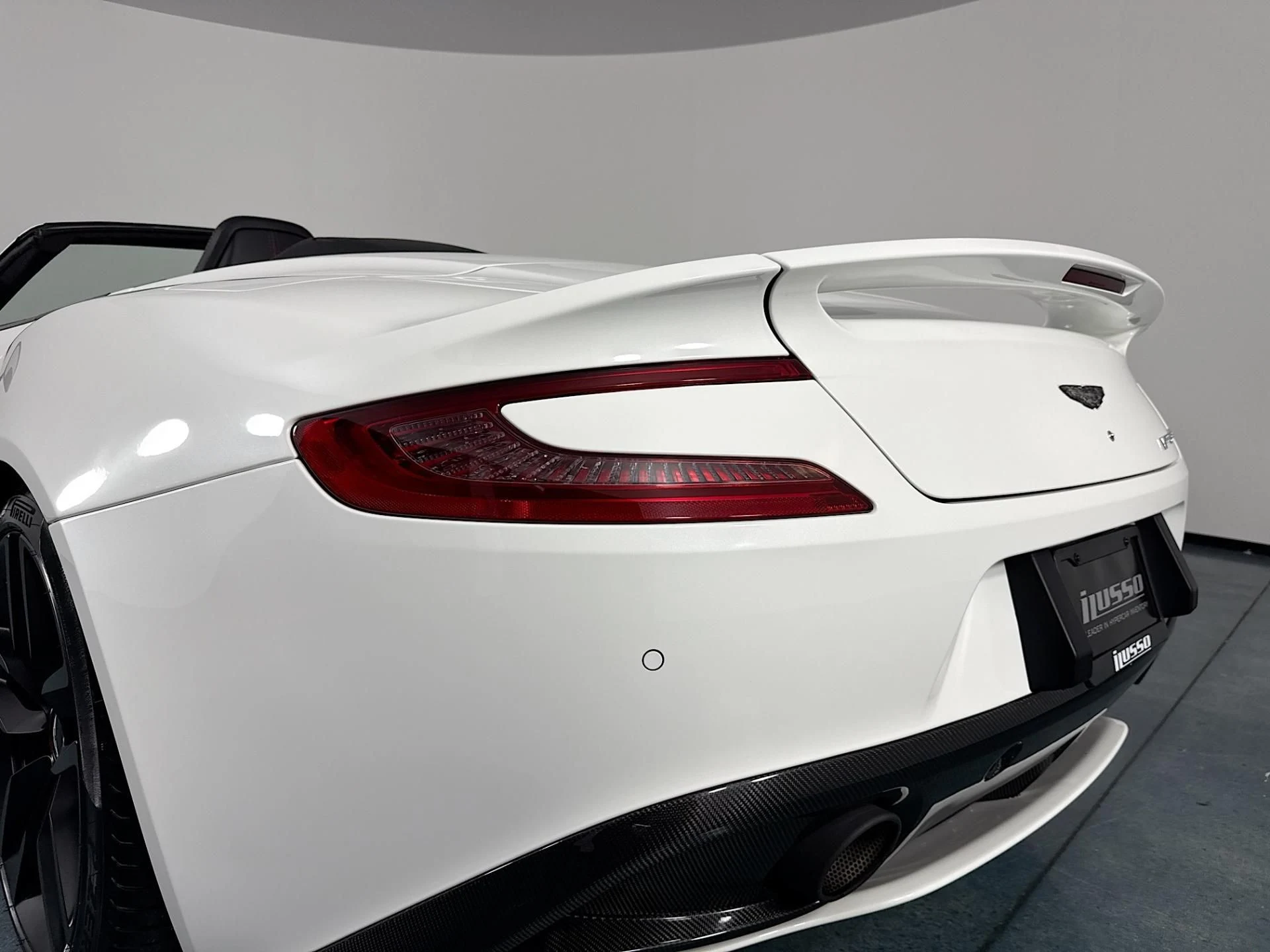 mph043_29476491_Used_2015_Aston_Martin_Vanquish_Volante_1782334114_905601d33d