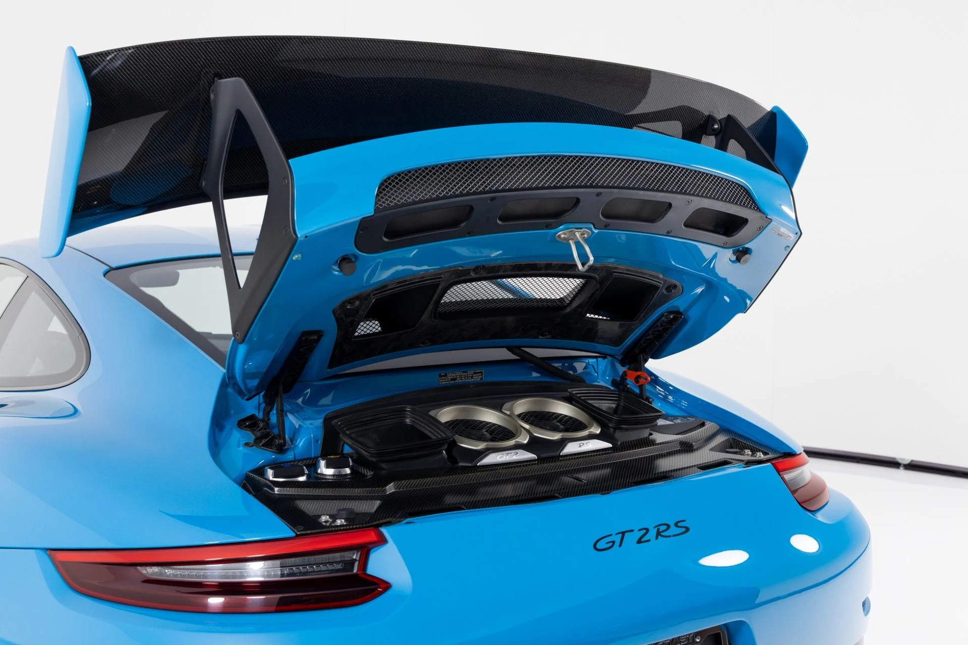 mph043_2957114800_Used_2018_Porsche_911_GT_2_RS_1766512611_abcd7485fb