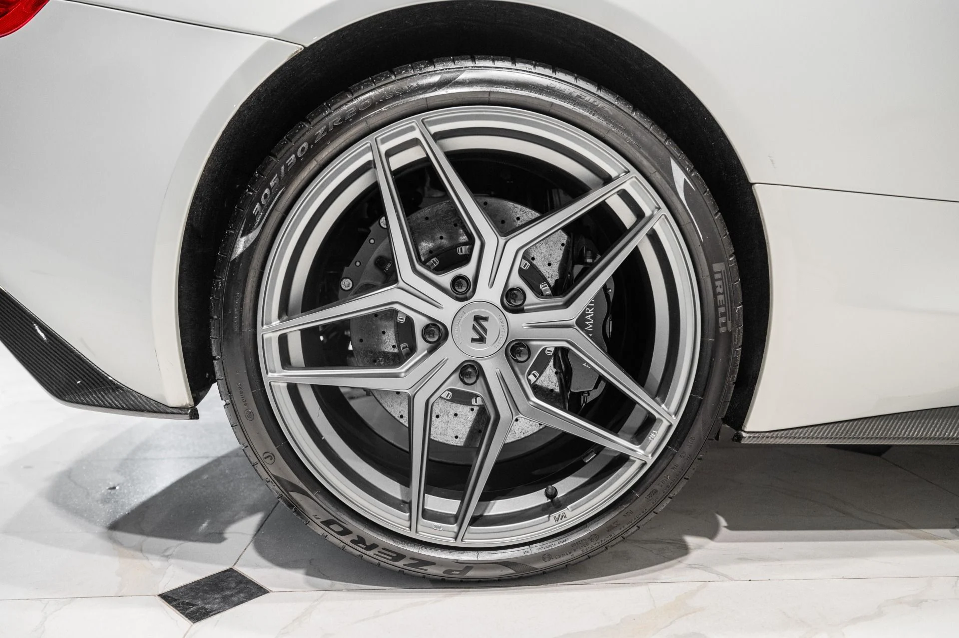 mph043_2971332176_Used_2016_Aston_Martin_Vanquish_V12_1770132200_525b5fce88