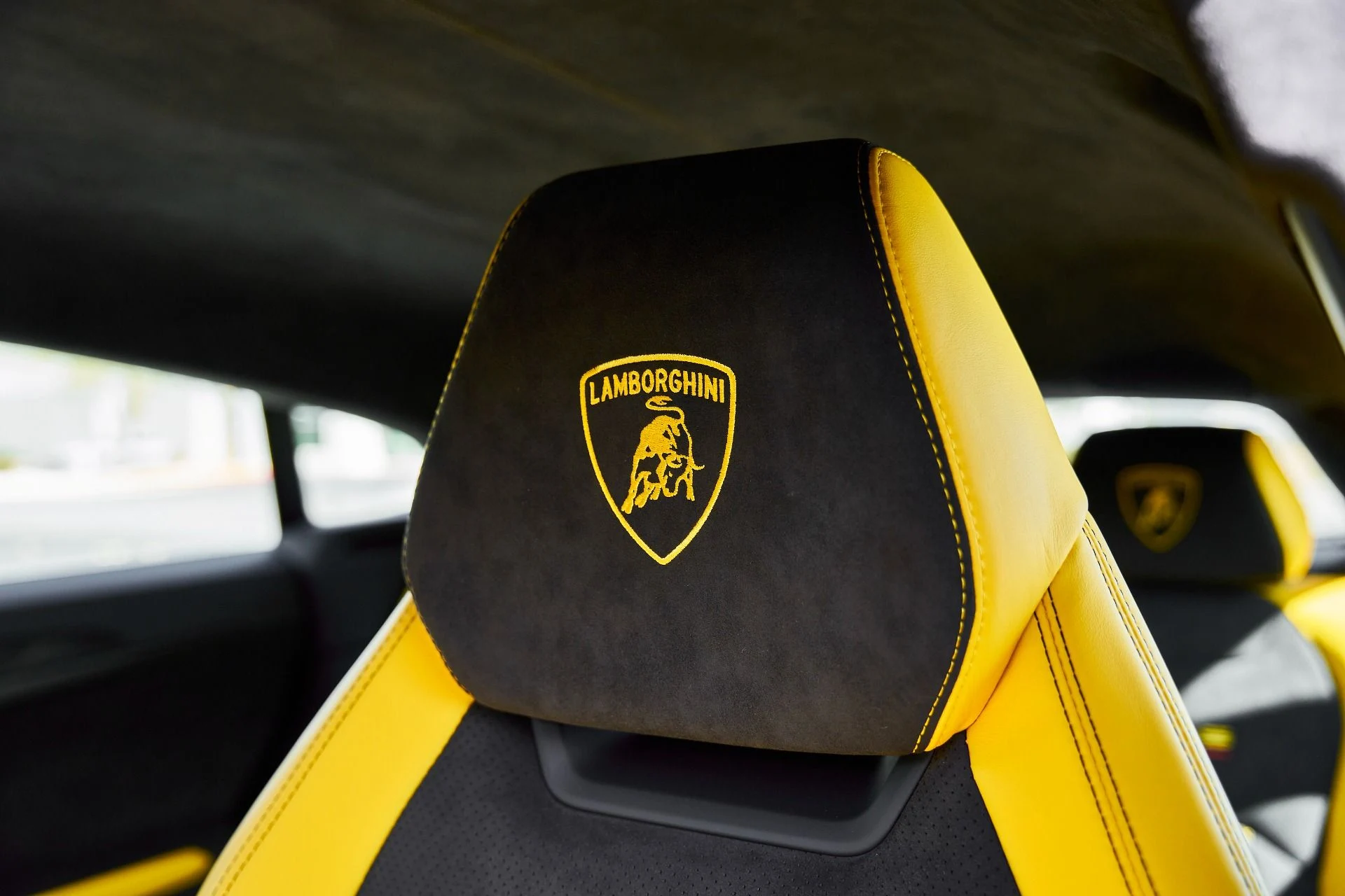 mph043_2988001062_Used_2021_Lamborghini_Urus_Pearl_Capsule_1772843517_ffe1b39c76