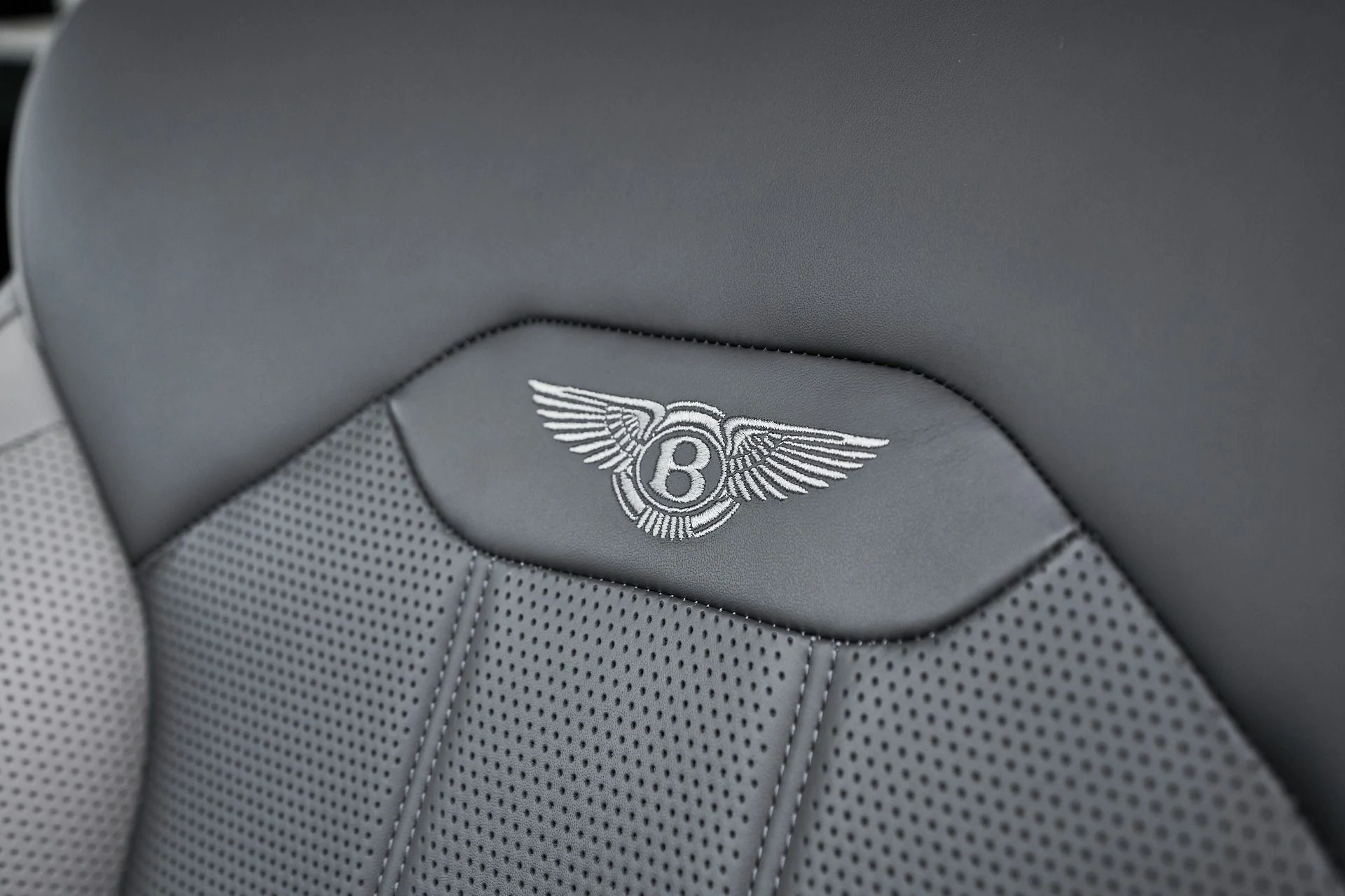 mph043_2988322892_Used_2023_Bentley_Bentayga_EWB_Azure_1763502537_53cd8dfd8a