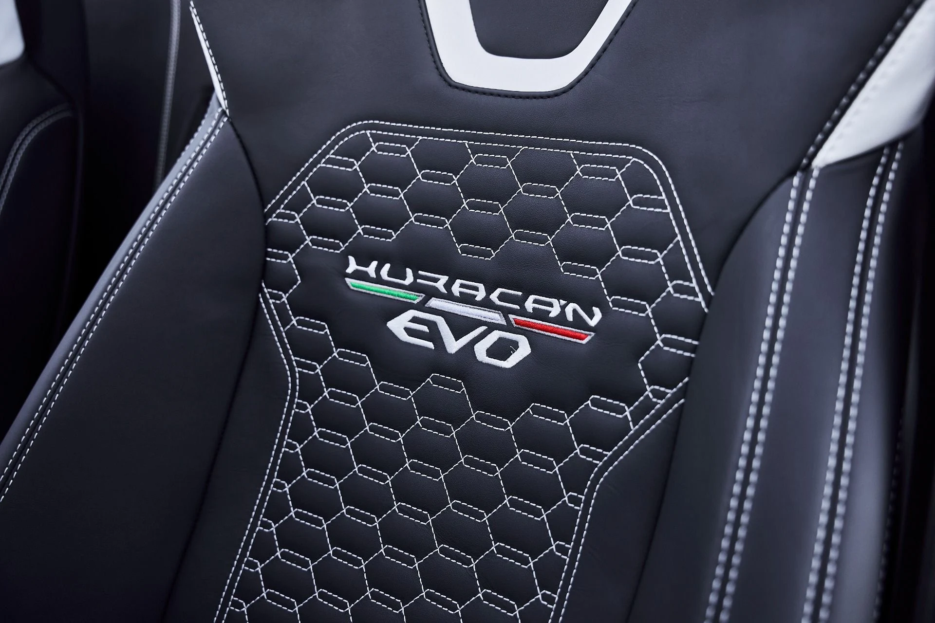 mph043_2989932668_Used_2024_Lamborghini_Huracan_EVO_Base_1774744590_8d4ac2379d