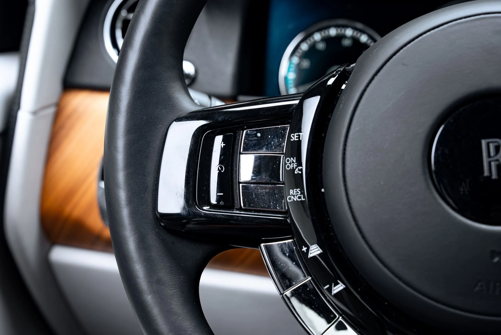 mph043_3004866634_Used_2023_Rolls_Royce_Cullinan_1777310585_6a1b7d1016