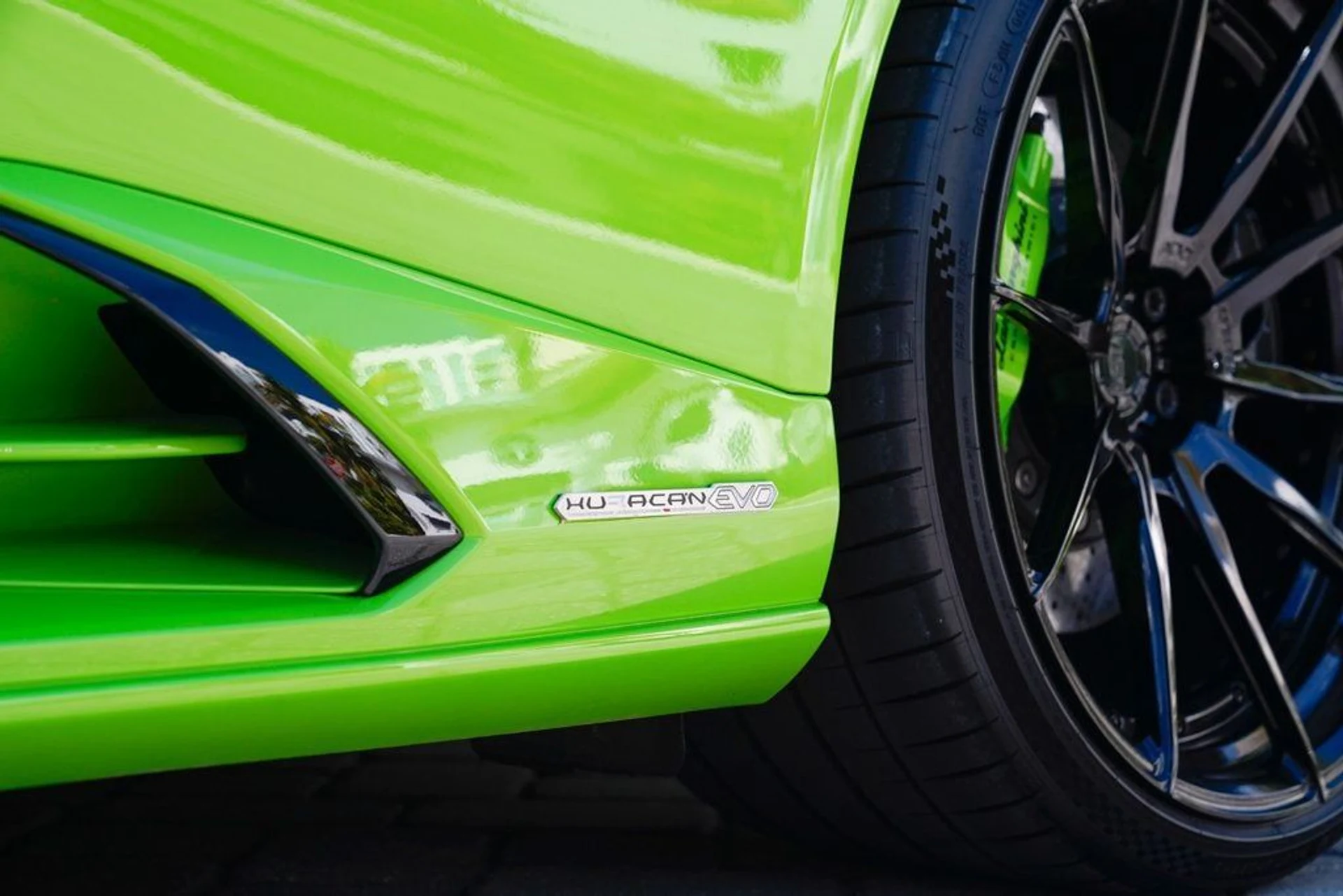 mph043_3023794043_used_2020_lamborghini_huracan_evo_coupeawd_14354_22890839_44_1024_2f302d5d89