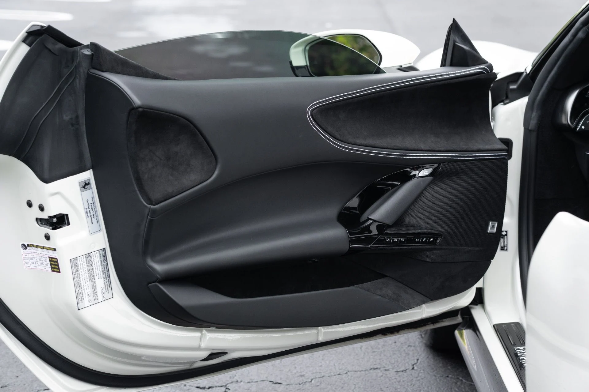 mph043_3034093191_Used_2024_Ferrari_SF_90_Spider_1775624639_79dcfc92ac