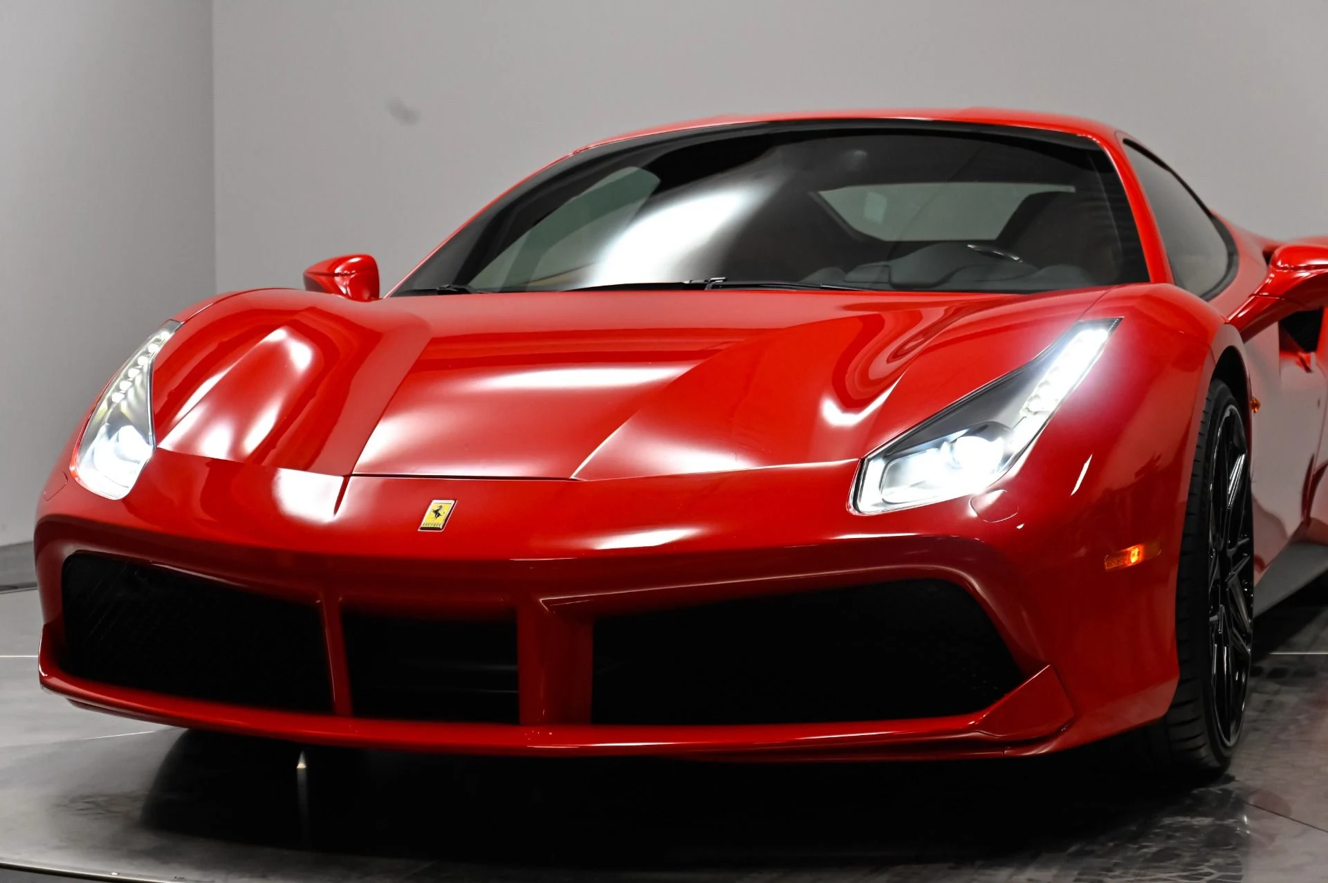 mph043_3036367610_Used_2018_Ferrari_488_GTB_Base_1788410889_3095fc53a0