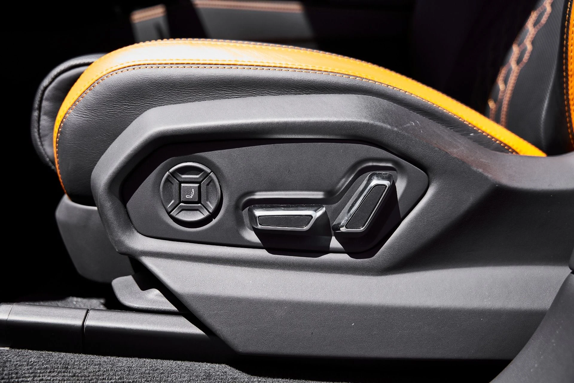 mph043_3040893234_Used_2023_Lamborghini_Urus_Performante_1778288932_90091875ad