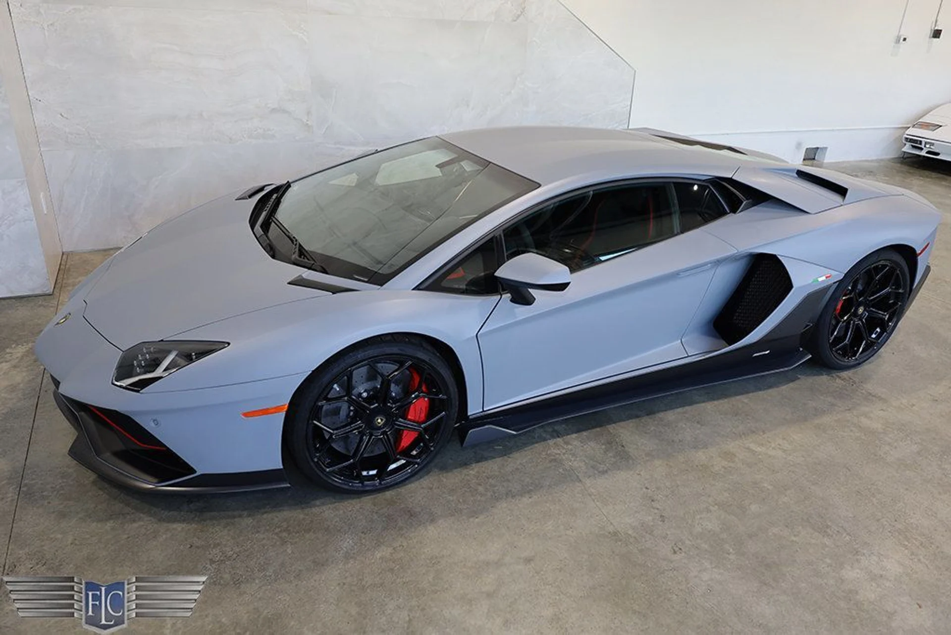 mph043_3066295535_used_2022_lamborghini_aventador_lp7804ultimaecoupe_9689_22906209_44_1024_fbfa69171b