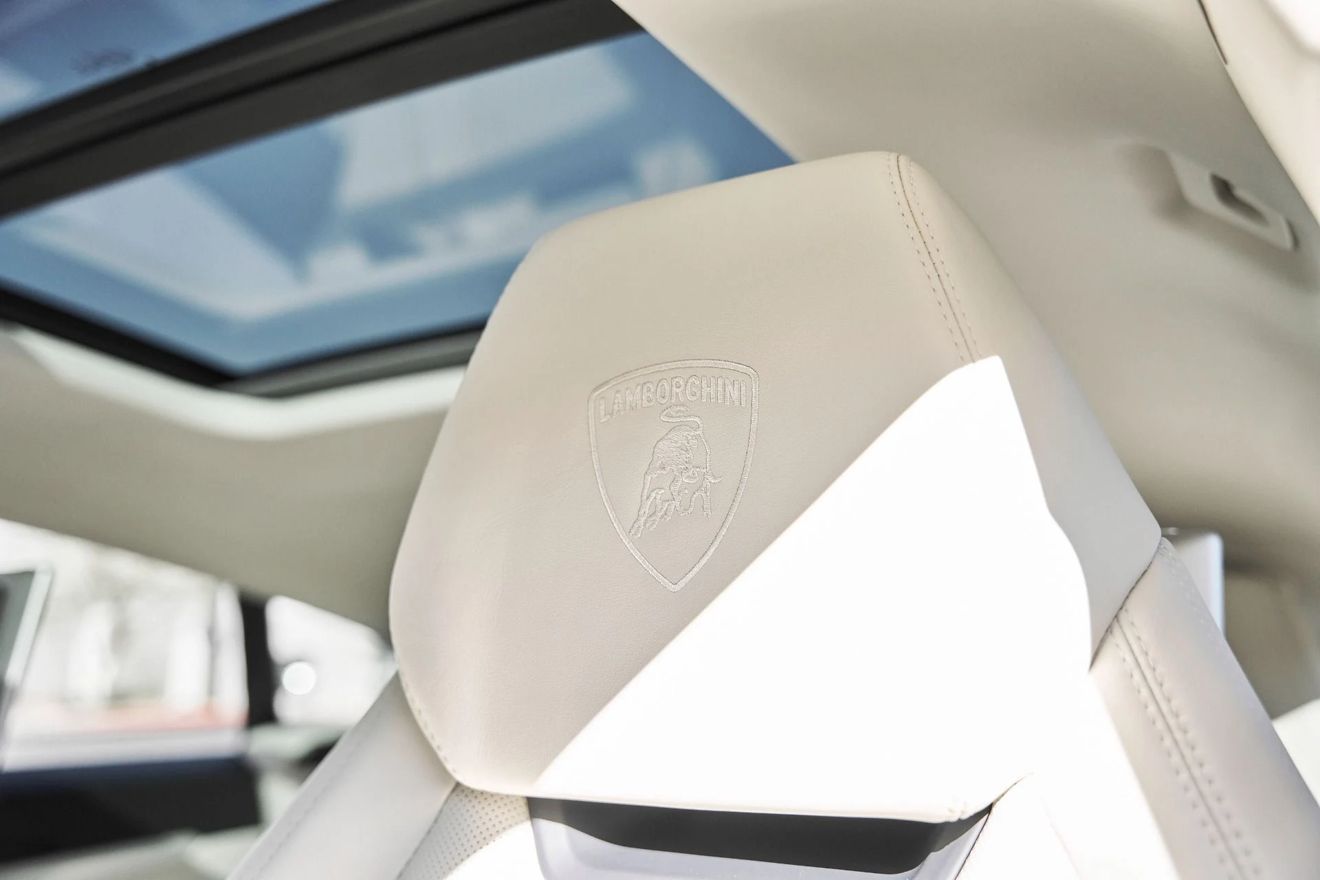 mph043_3084374202_Used_2021_Lamborghini_Urus_1772650676_e2af79306b