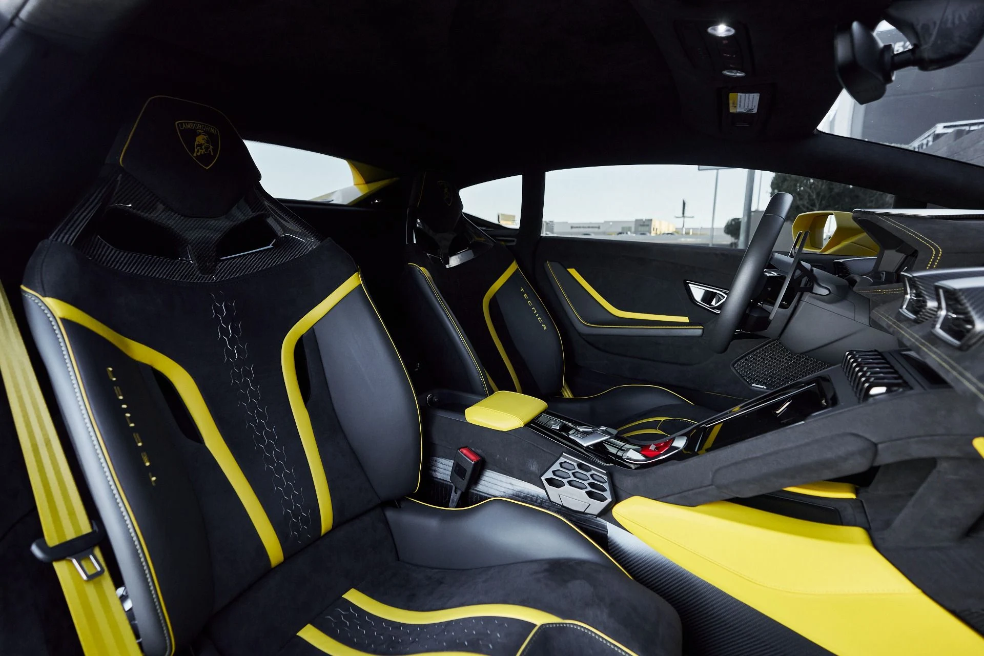 mph043_3085581838_Used_2023_Lamborghini_Huracan_Tecnica_Base_1765333540_3b288ee325