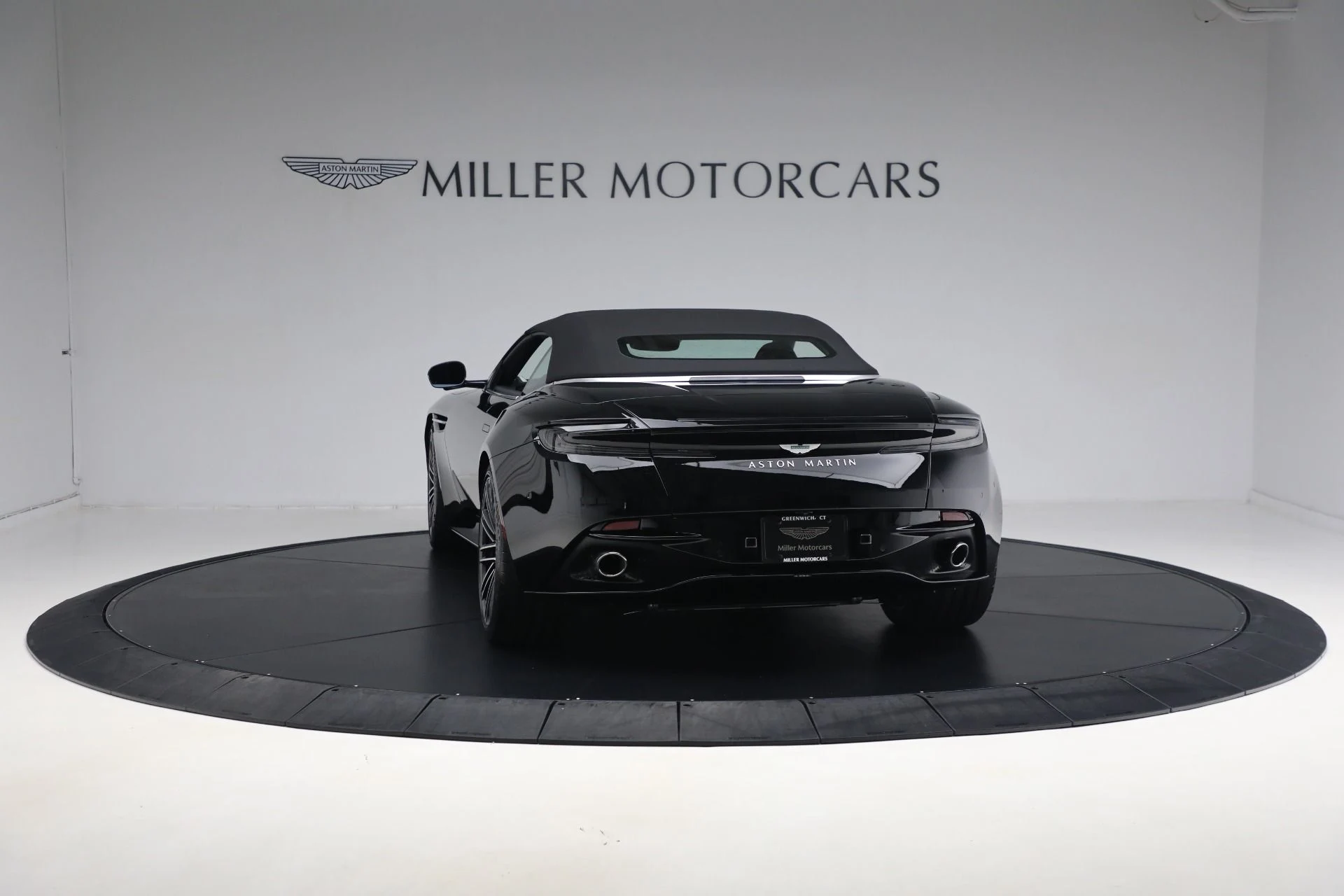 mph043_3097720009_New_2025_Aston_Martin_DB_12_Volante_5fbe3aa6e9