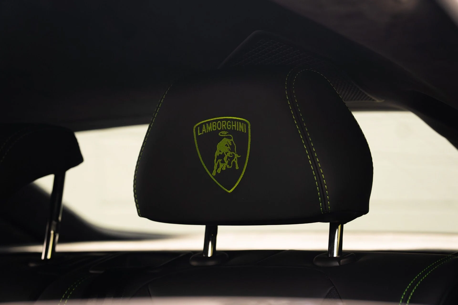 mph043_3111246354_Used_2023_Lamborghini_Urus_S_1758835388_0de83f9397