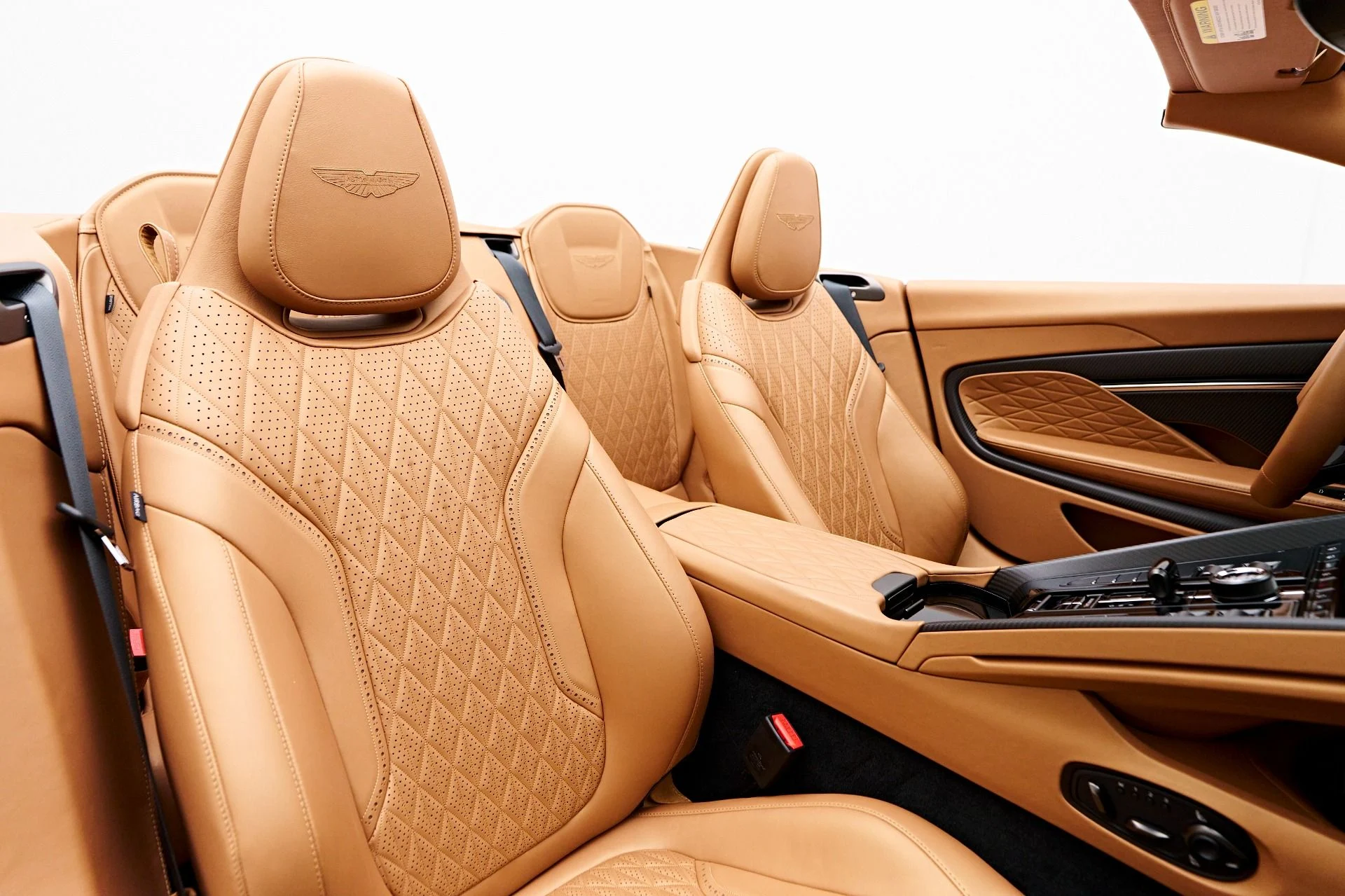 mph043_3116844951_Used_2024_Aston_Martin_DB_12_Volante_1731606794_cad7b64326