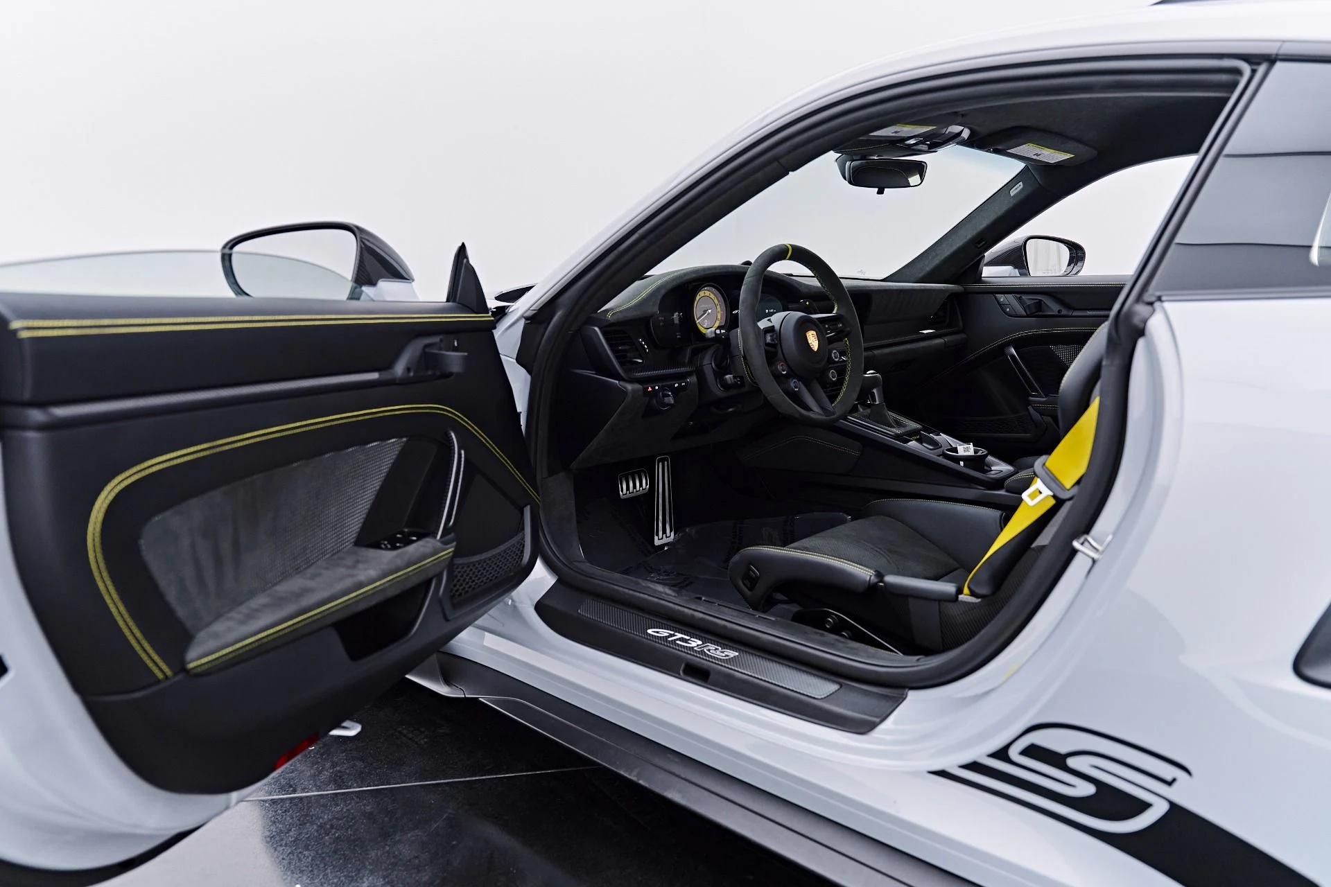 mph043_3125933477_Used_2025_Porsche_911_GT_3_RS_1790364161_9e1c42a790