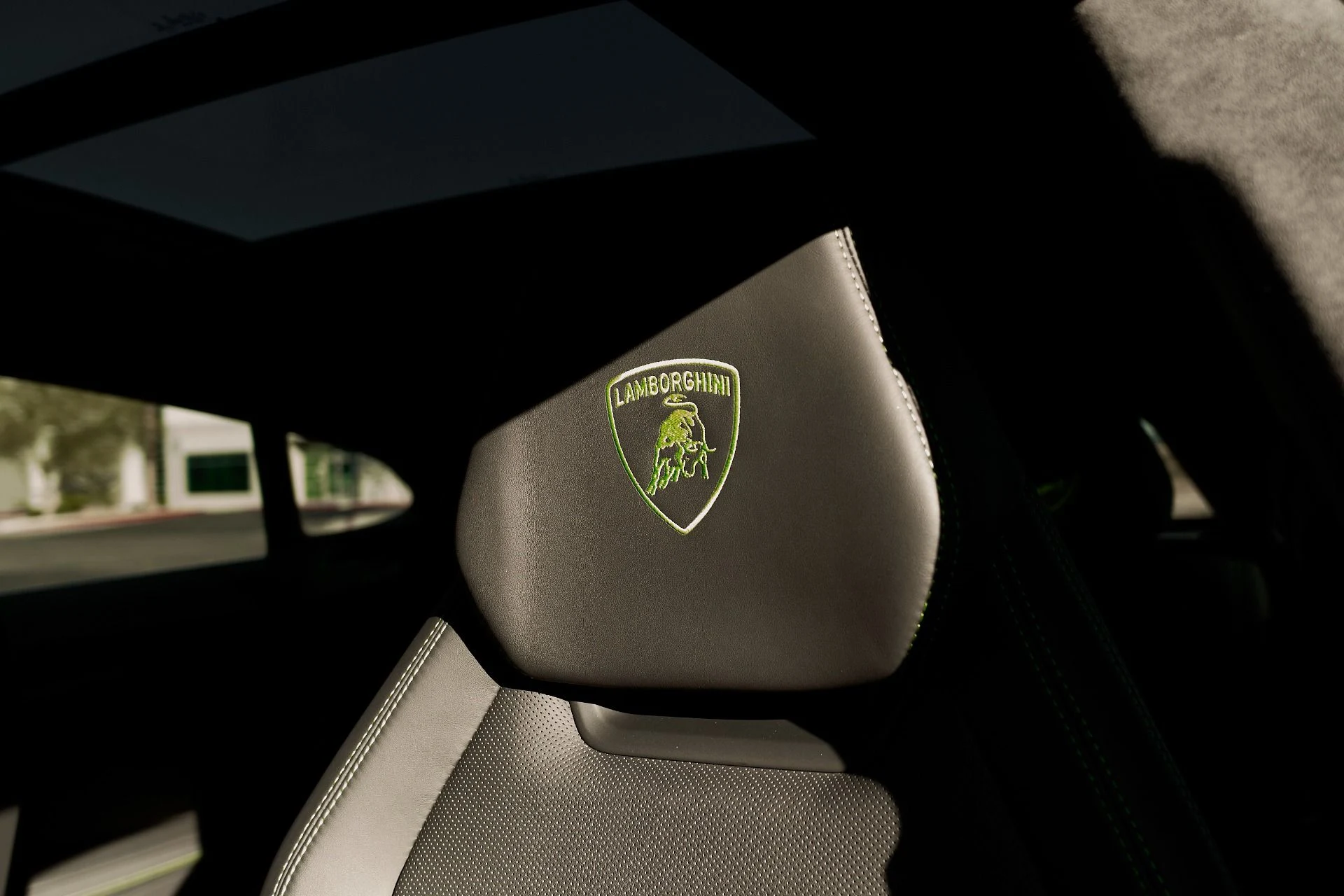 mph043_3134732999_Used_2021_Lamborghini_Urus_1765854519_54d95aeefc