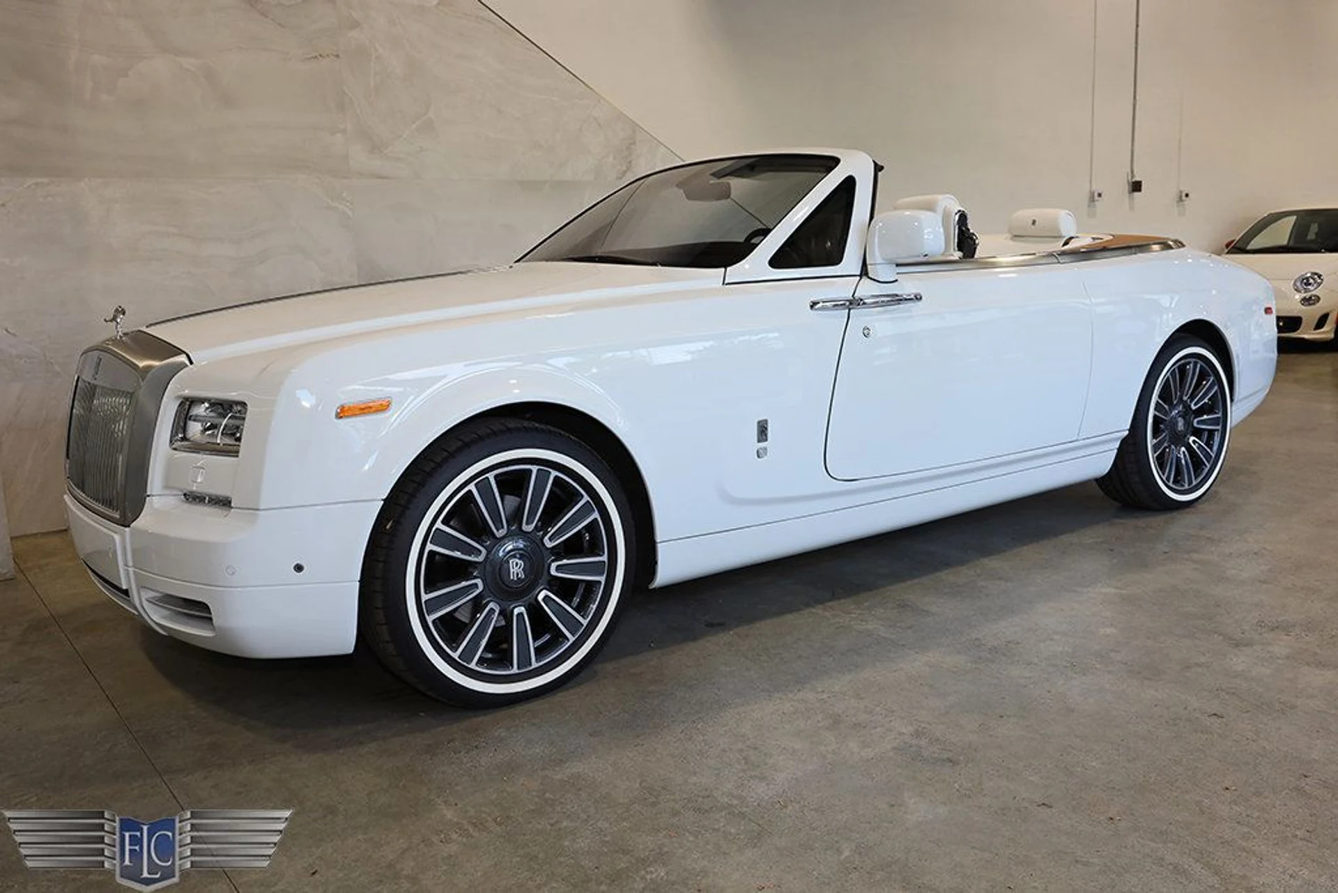 mph043_3144592293_used_2017_rolls_royce_phantom_drophead_covertiblefinaledition_9689_22834890_44_1024_89da8fa326