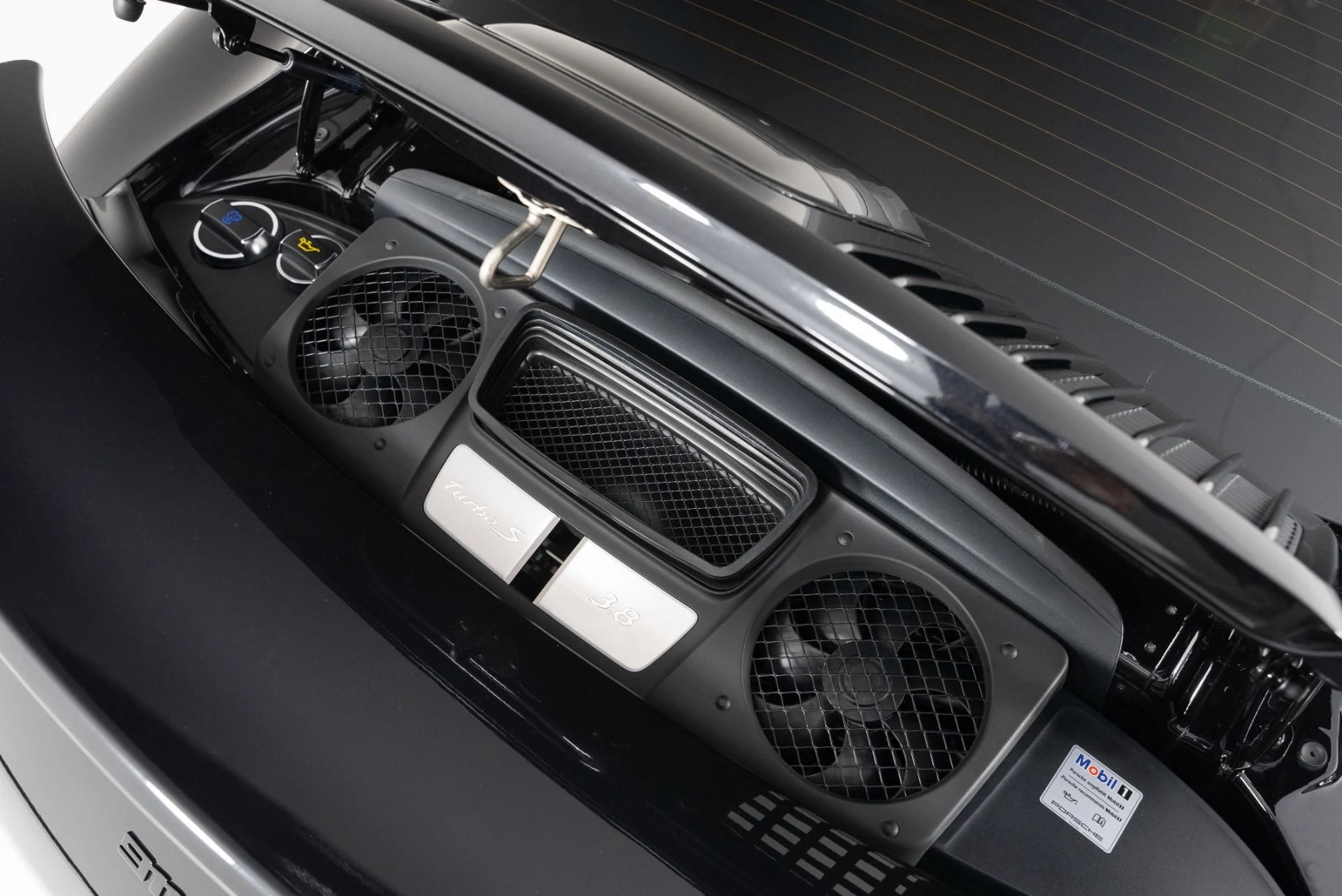 mph043_3157378219_Used_2019_Porsche_911_Turbo_S_1757958907_1c1b6a759e