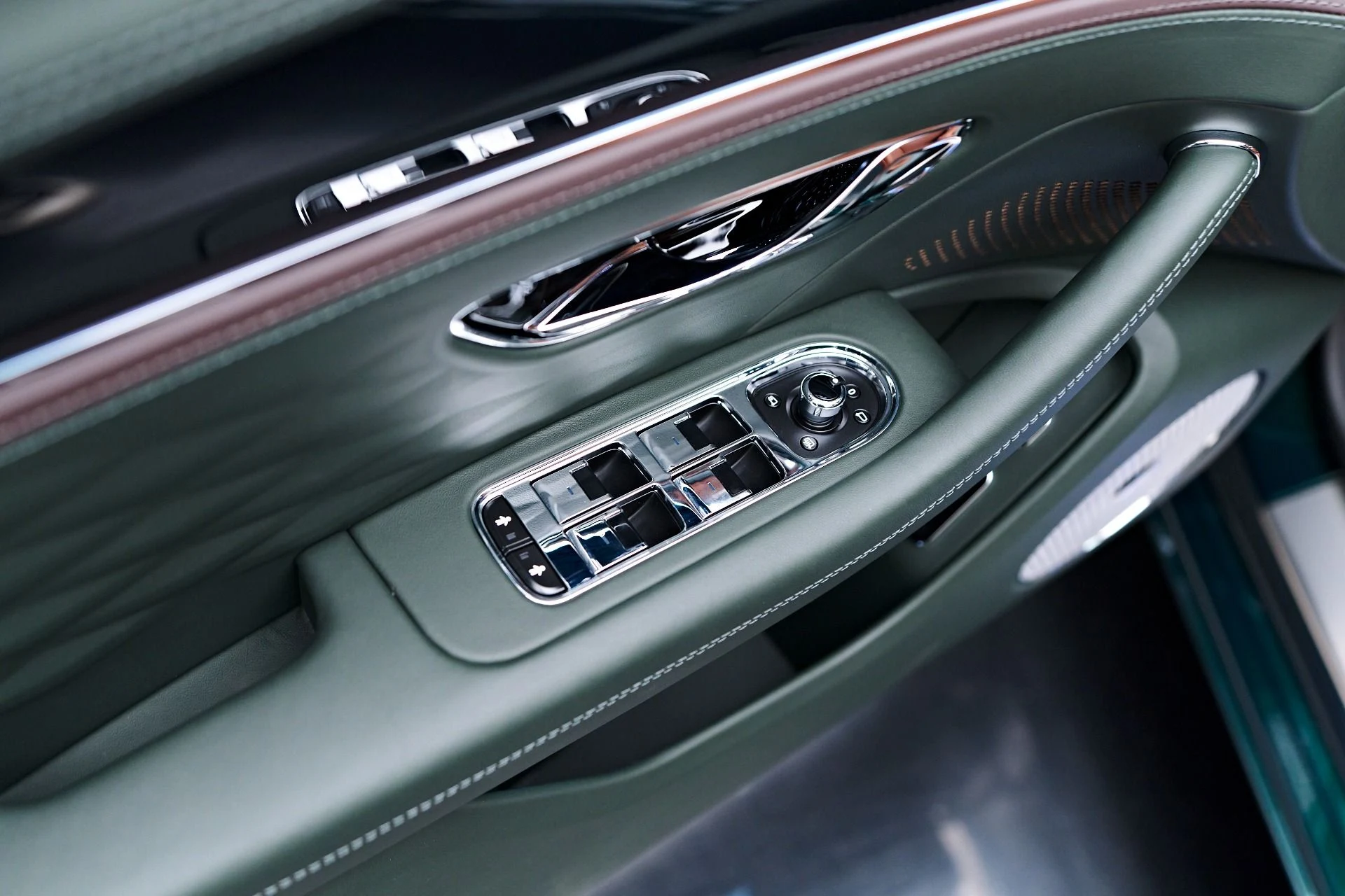 mph043_3177161651_Used_2024_Bentley_Flying_Spur_Mulliner_W12_1756173526_f89d611d50