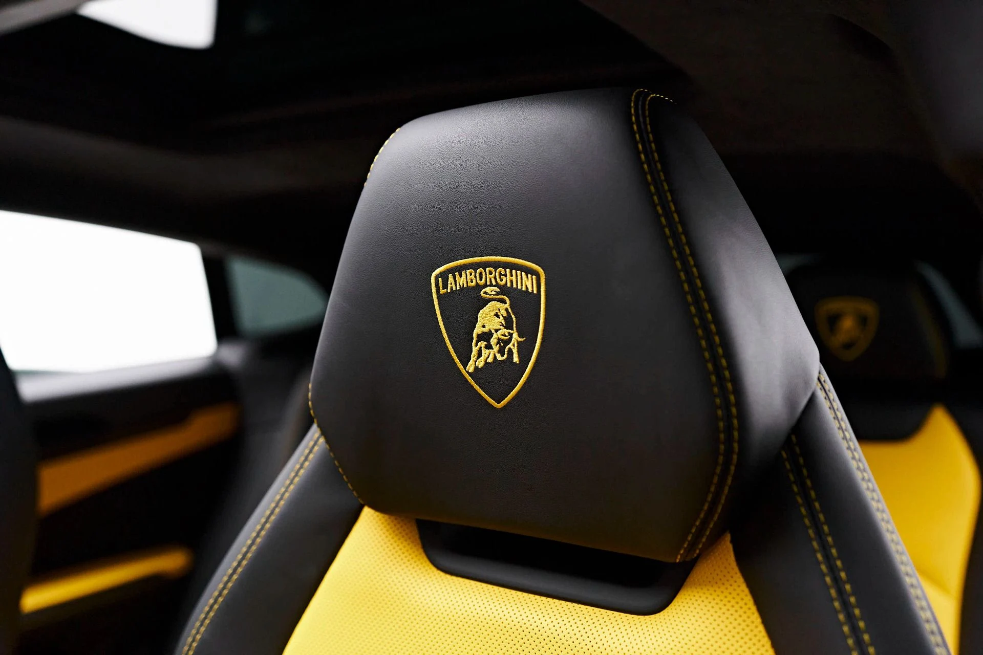 mph043_3181783909_Used_2022_Lamborghini_Urus_1714440387_86085160ee