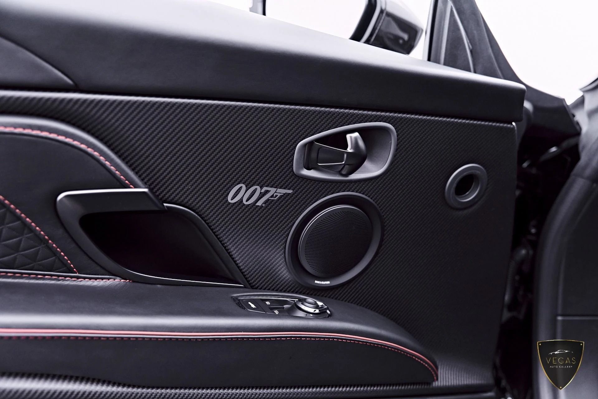 mph043_3184418418_Used_2021_Aston_Martin_DBS_Superleggera_1785181542_ba4df4e520